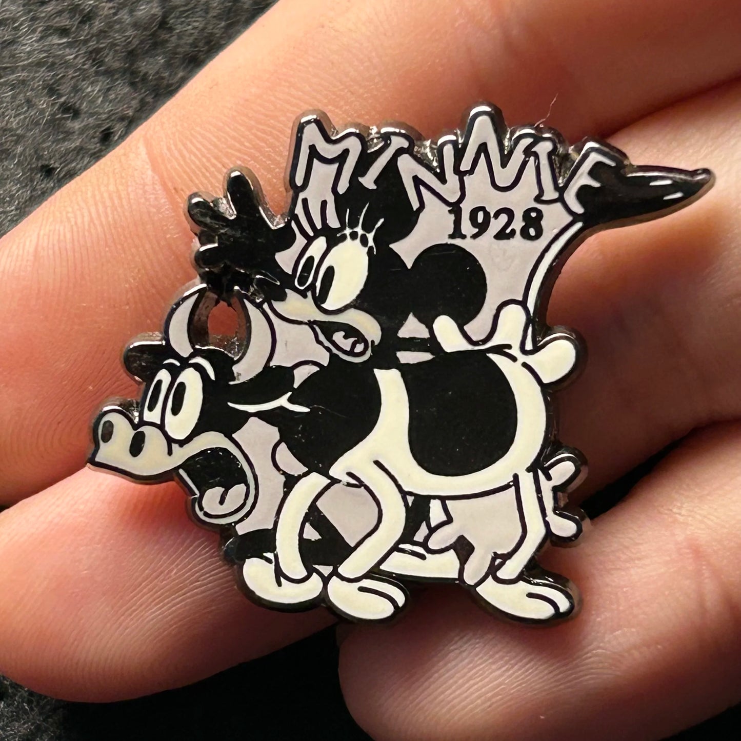 2001 - Minnie Mouse and Clarabelle - Disney Pin