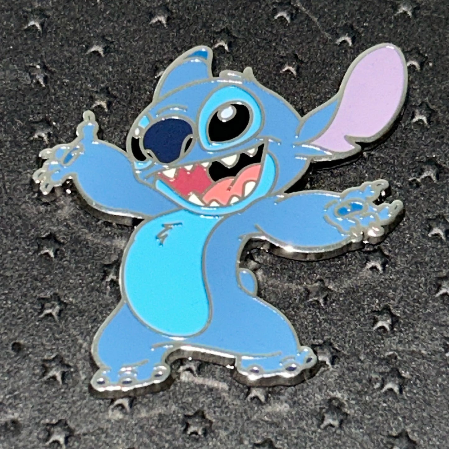 2024 - Stitch - Arms Open - Disney Pin