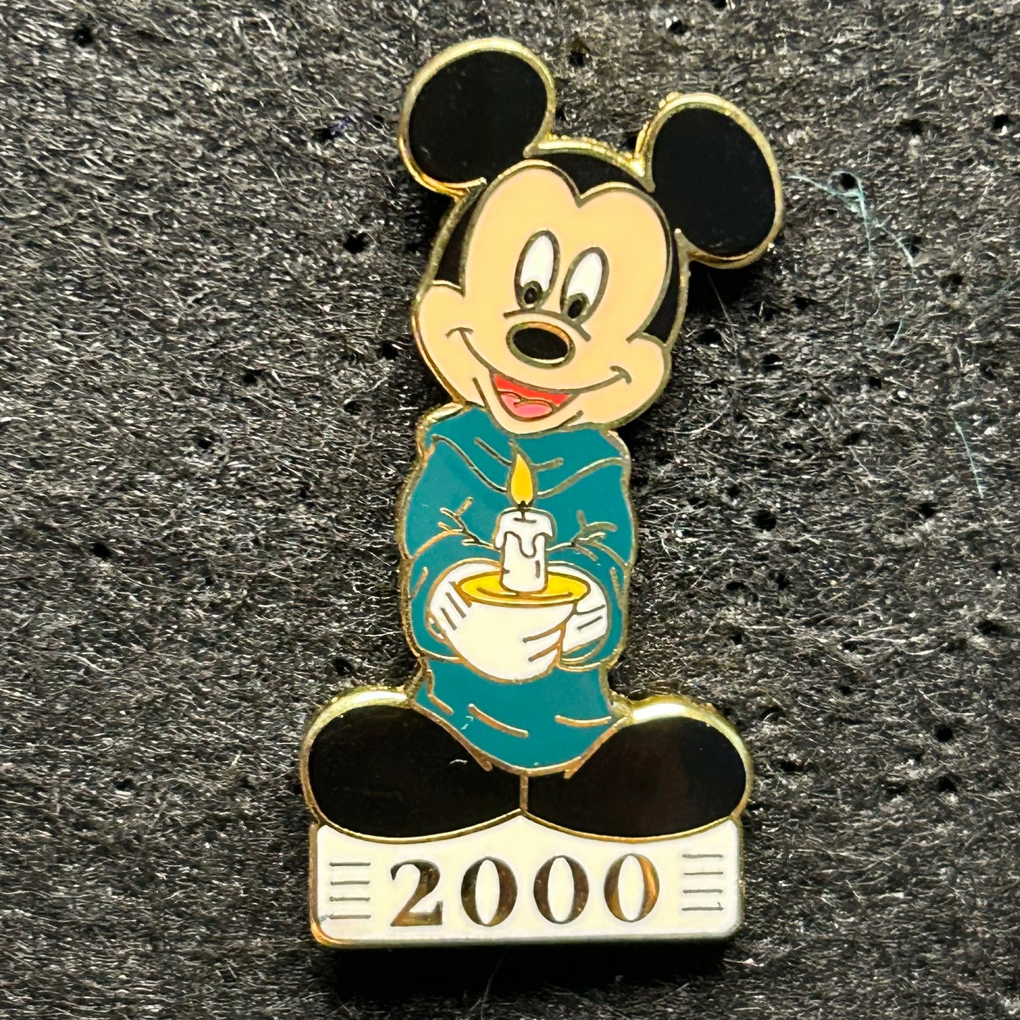2000 - Mickey Mouse - Candlelight Processional - DLR - Disney Pin