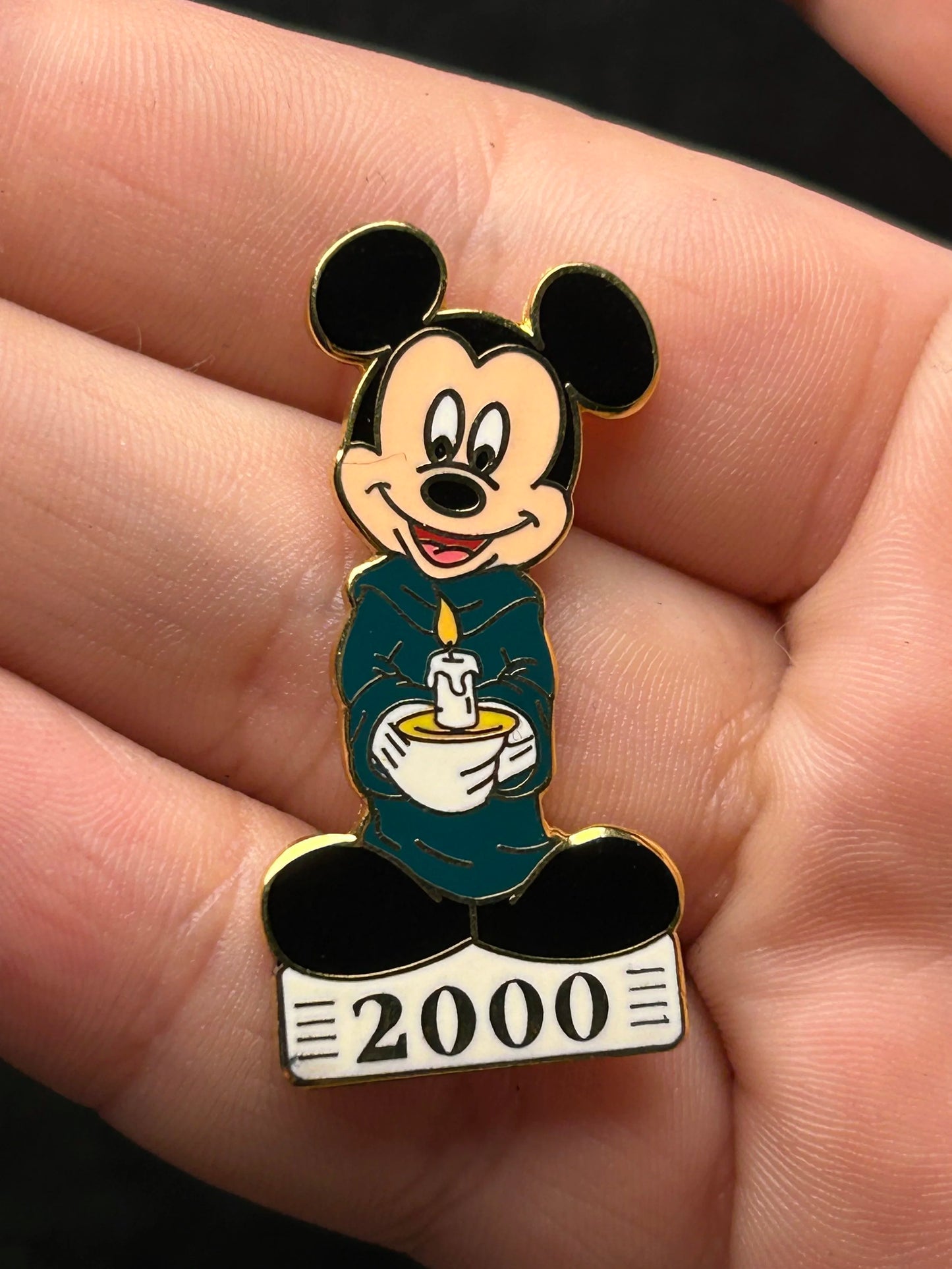 2000 - Mickey Mouse - Candlelight Processional - DLR - Disney Pin