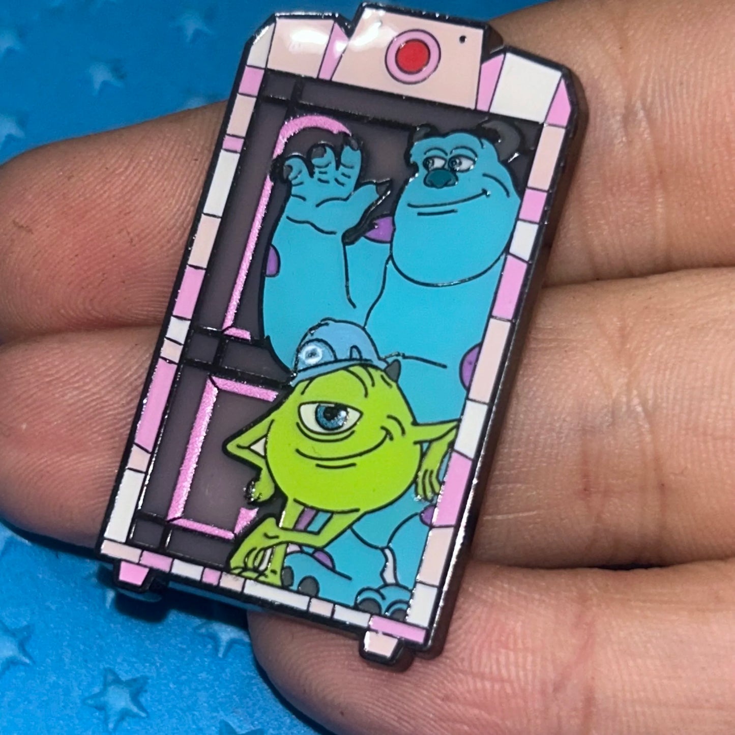 Loungefly - Sully and Mike - Monsters Inc Door - Stained Glass - Pin