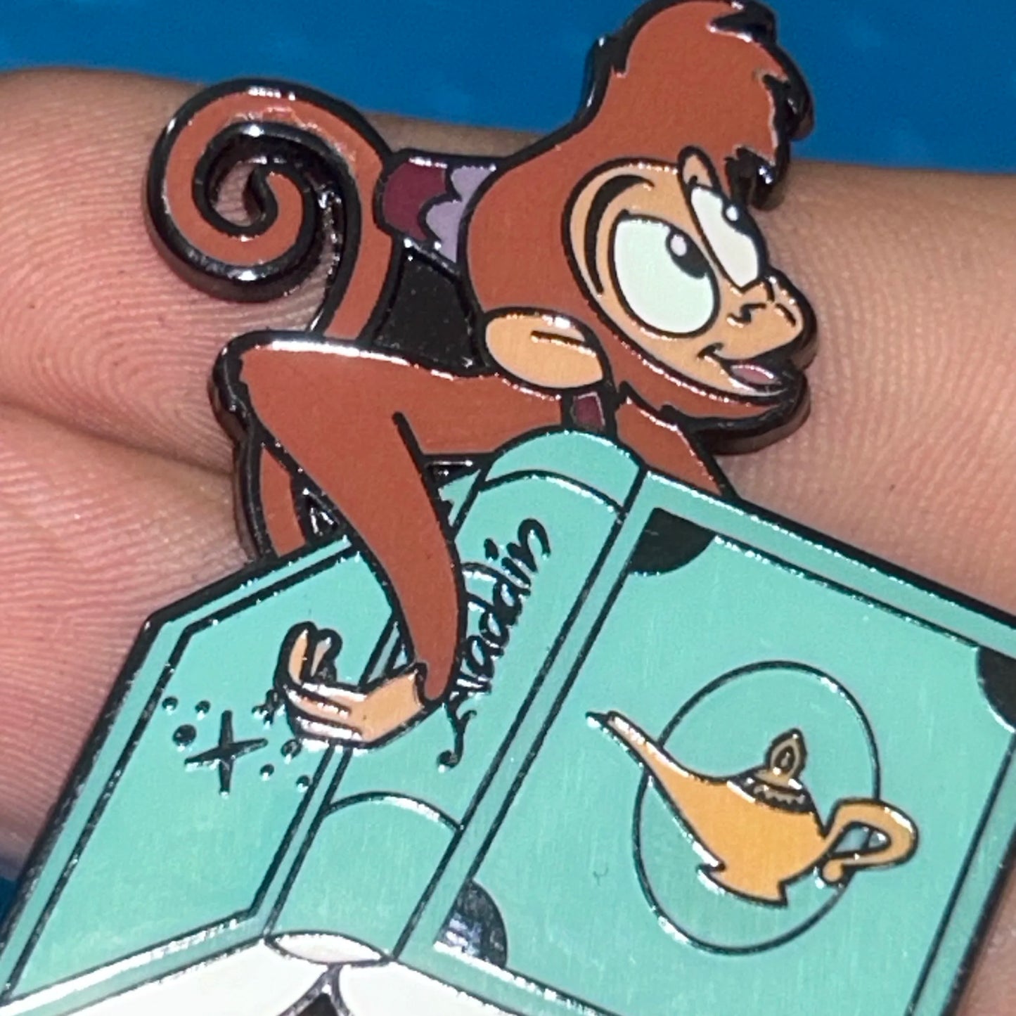 Loungefly - Abu With Book - Aladdin - Disney Pin