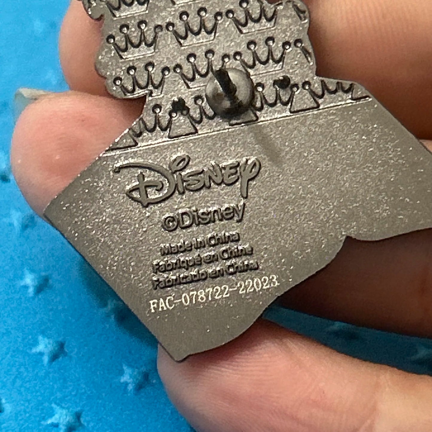Loungefly - Abu With Book - Aladdin - Disney Pin