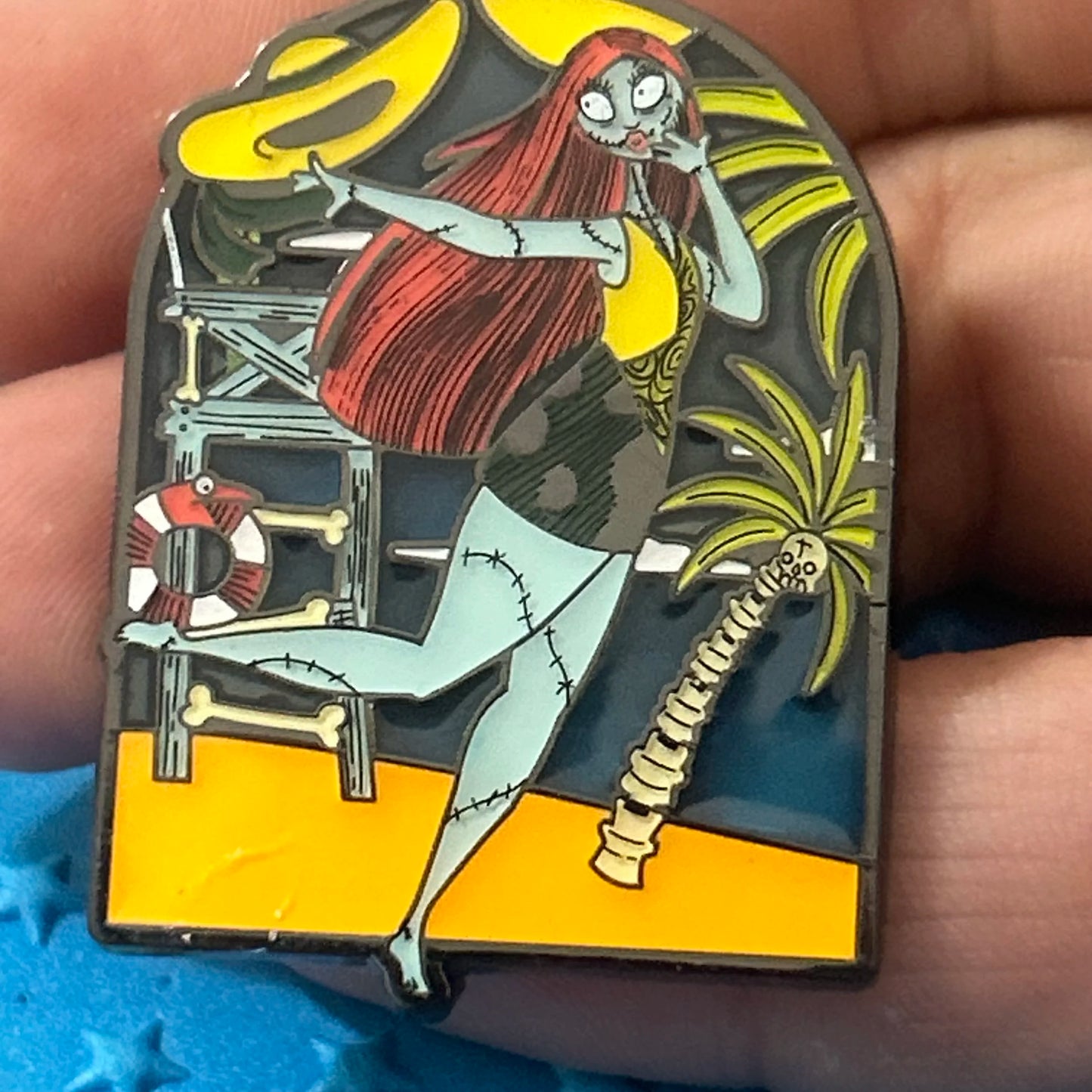 Loungefly - Sally At The Beach - NBC - Disney Pin