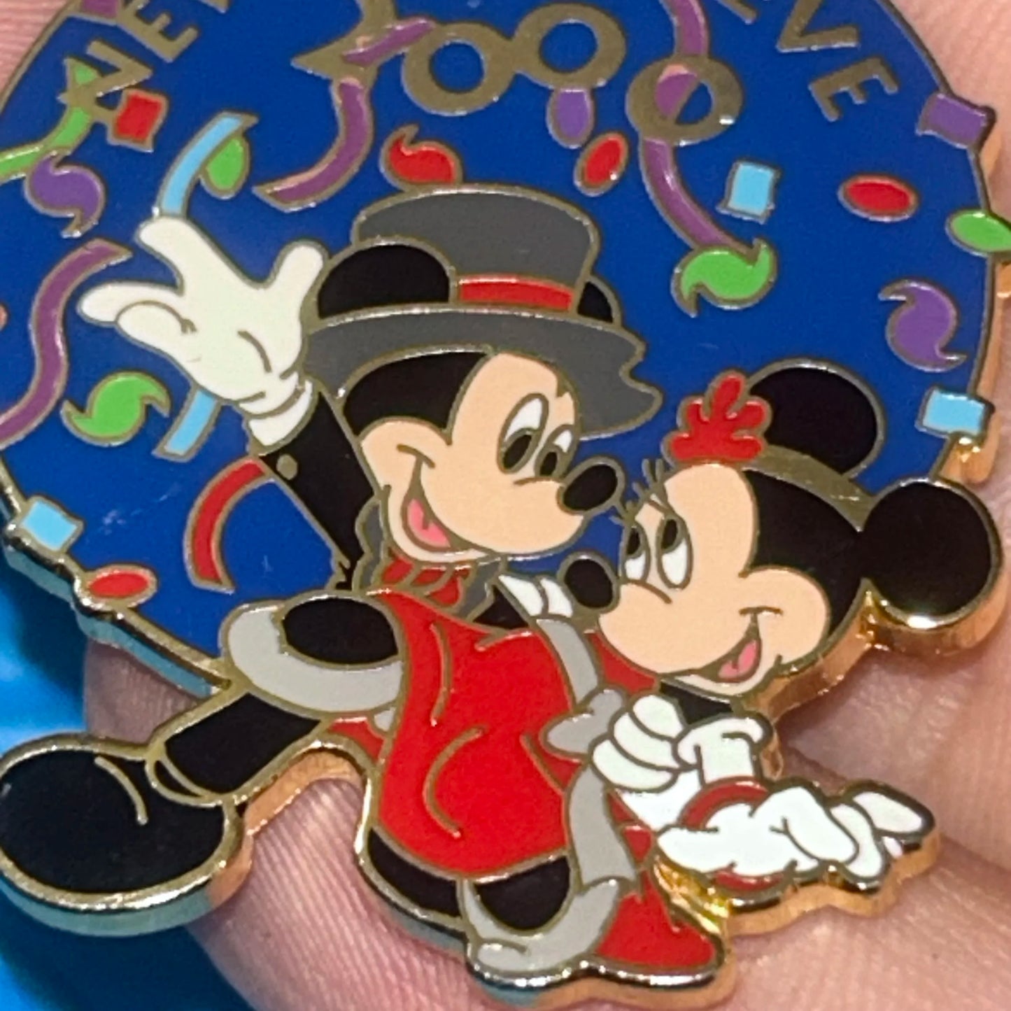 2000 - Mickey and Minnie Mouse - New Years Eve - LE 7,500 - Pin