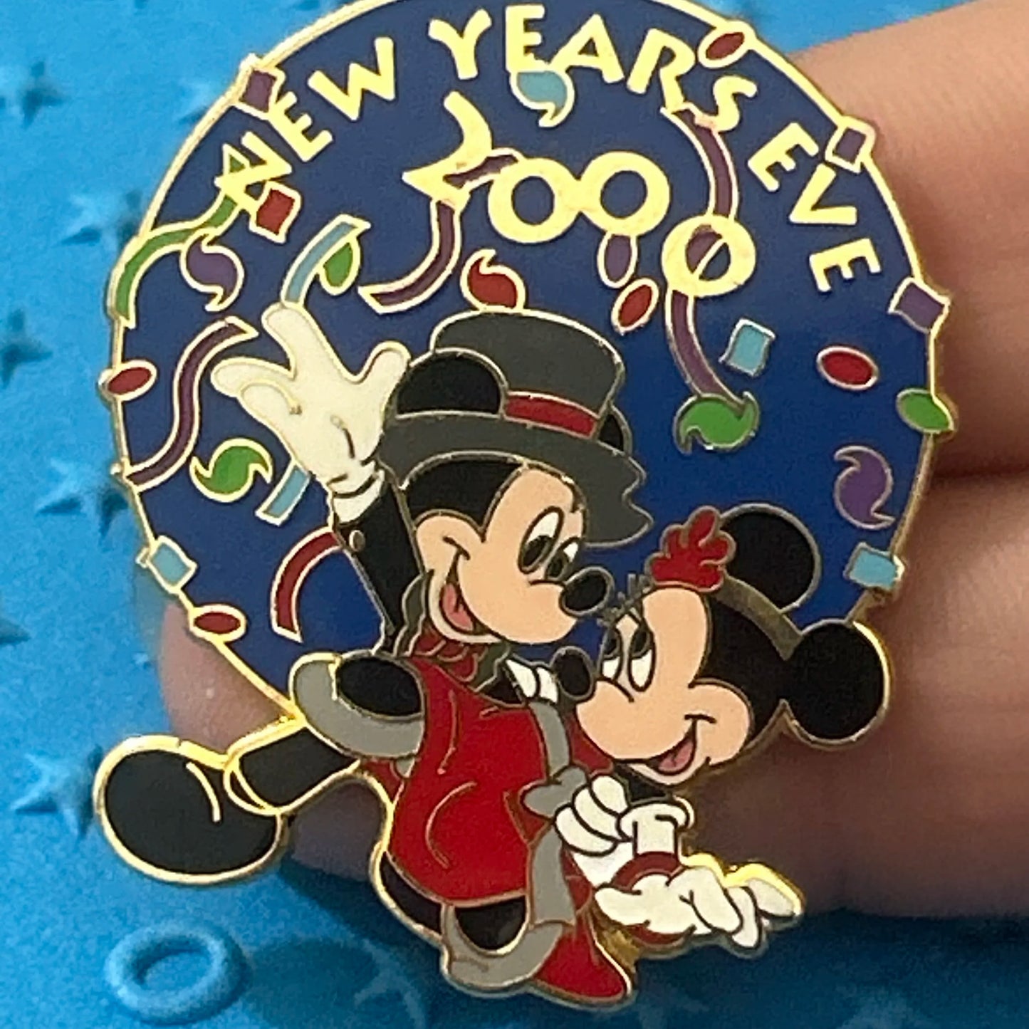 2000 - Mickey and Minnie Mouse - New Years Eve - LE 7,500 - Pin