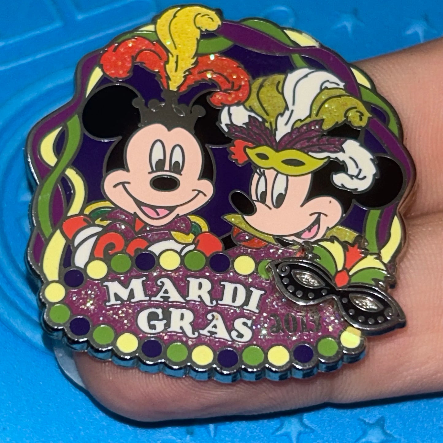 2013 - Mickey and Minnie Mouse - Mardi Gras - LE 2,000 - Pin