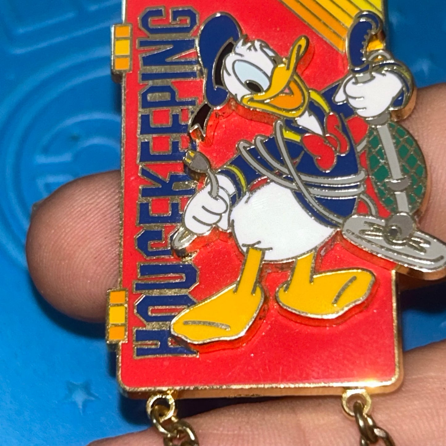 2002 - Donald Duck - Housekeeping - Disney Salutes - Cast Exclusive - Pin