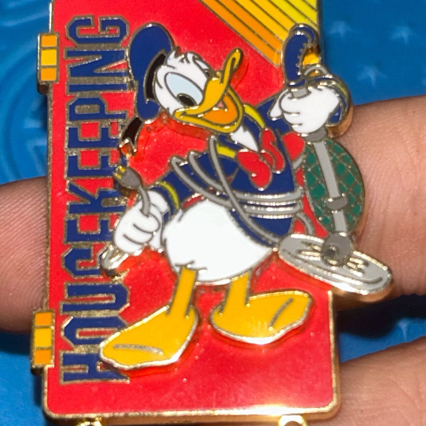 2002 - Donald Duck - Housekeeping - Disney Salutes - Cast Exclusive - Pin
