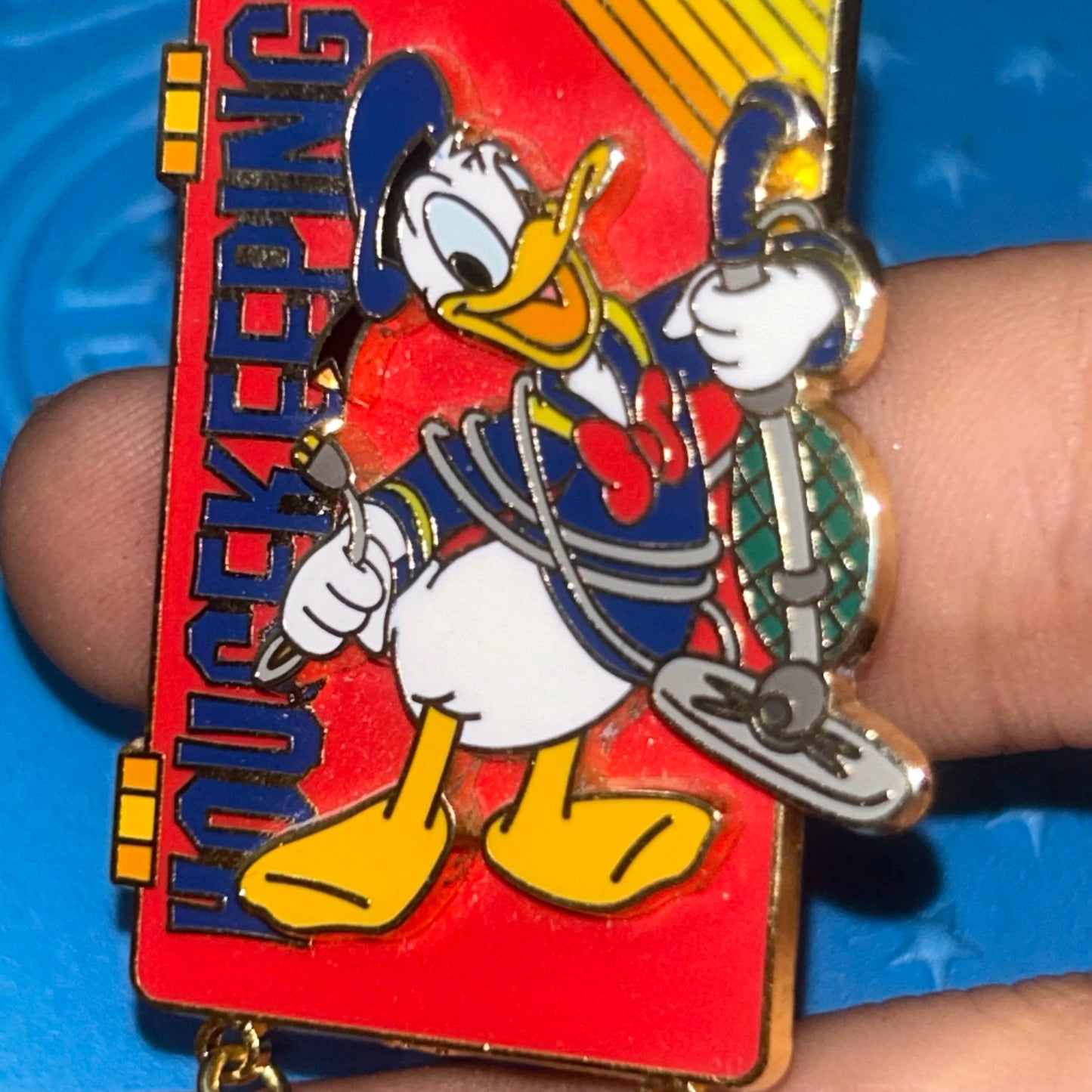 2002 - Donald Duck - Housekeeping - Disney Salutes - Cast Exclusive - Pin