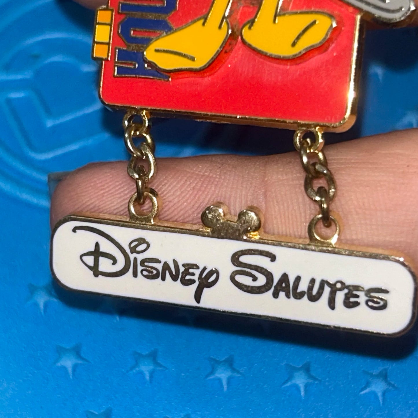 2002 - Donald Duck - Housekeeping - Disney Salutes - Cast Exclusive - Pin
