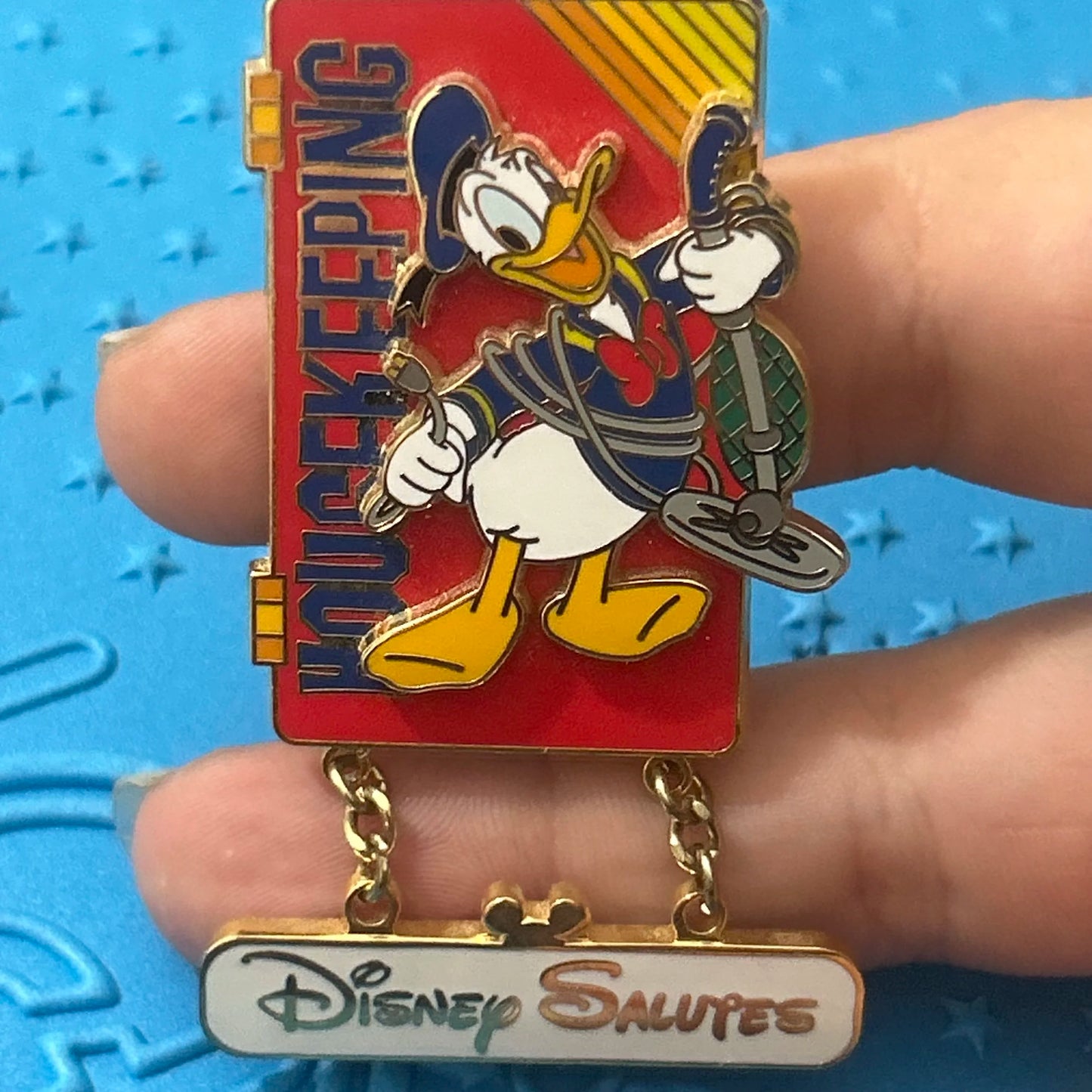 2002 - Donald Duck - Housekeeping - Disney Salutes - Cast Exclusive - Pin