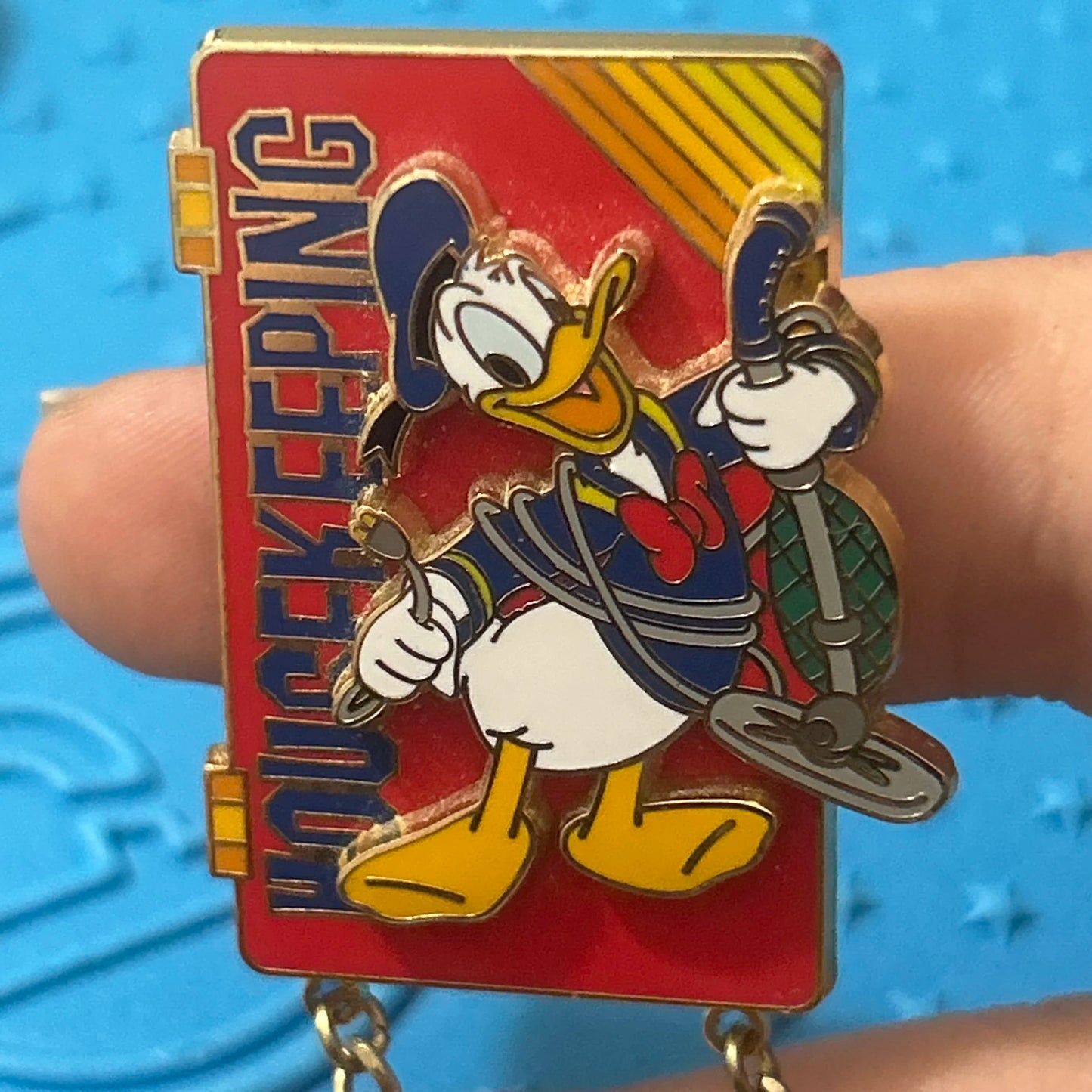 2002 - Donald Duck - Housekeeping - Disney Salutes - Cast Exclusive - Pin