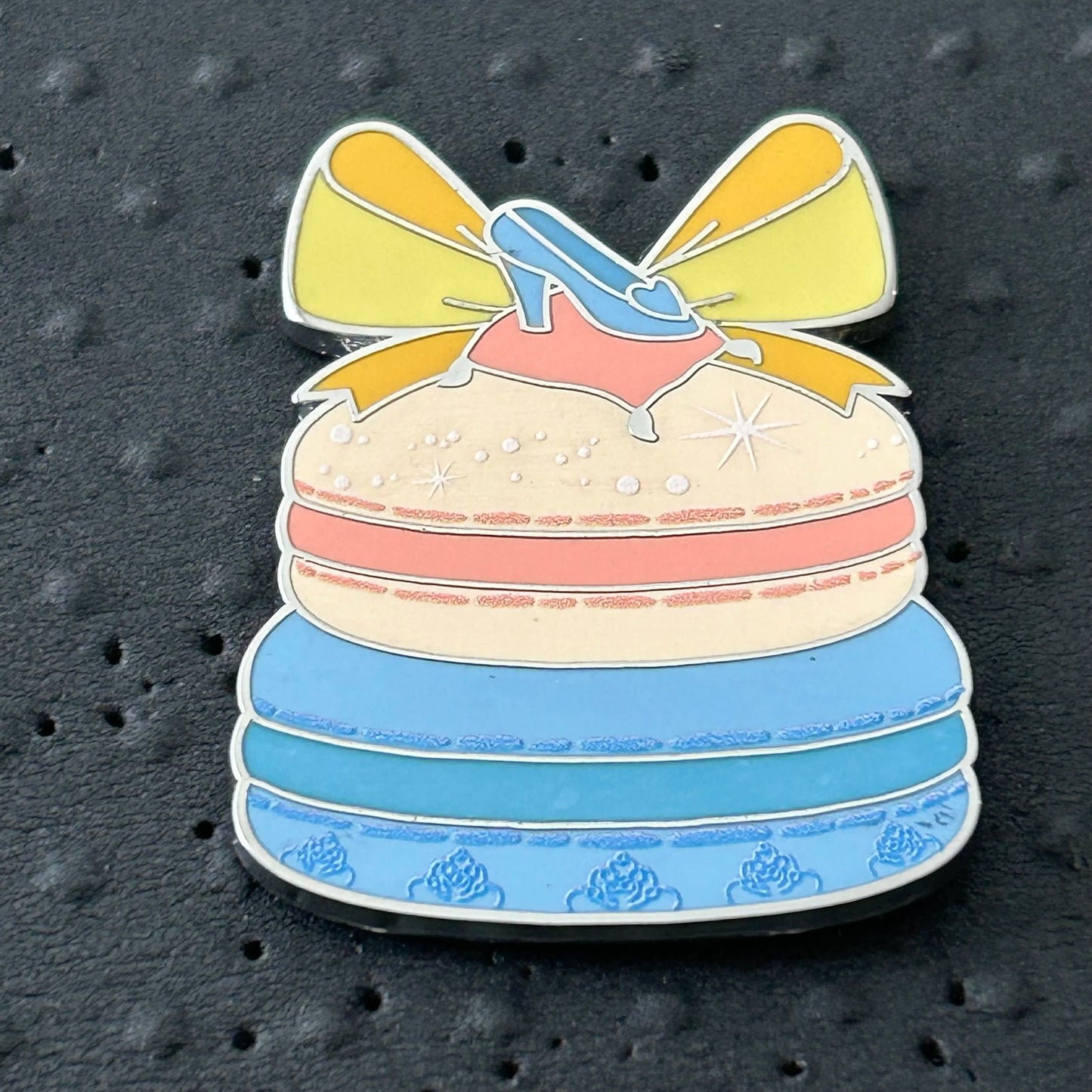 2024 - Cinderella - Puff Pastry - Disney Pin