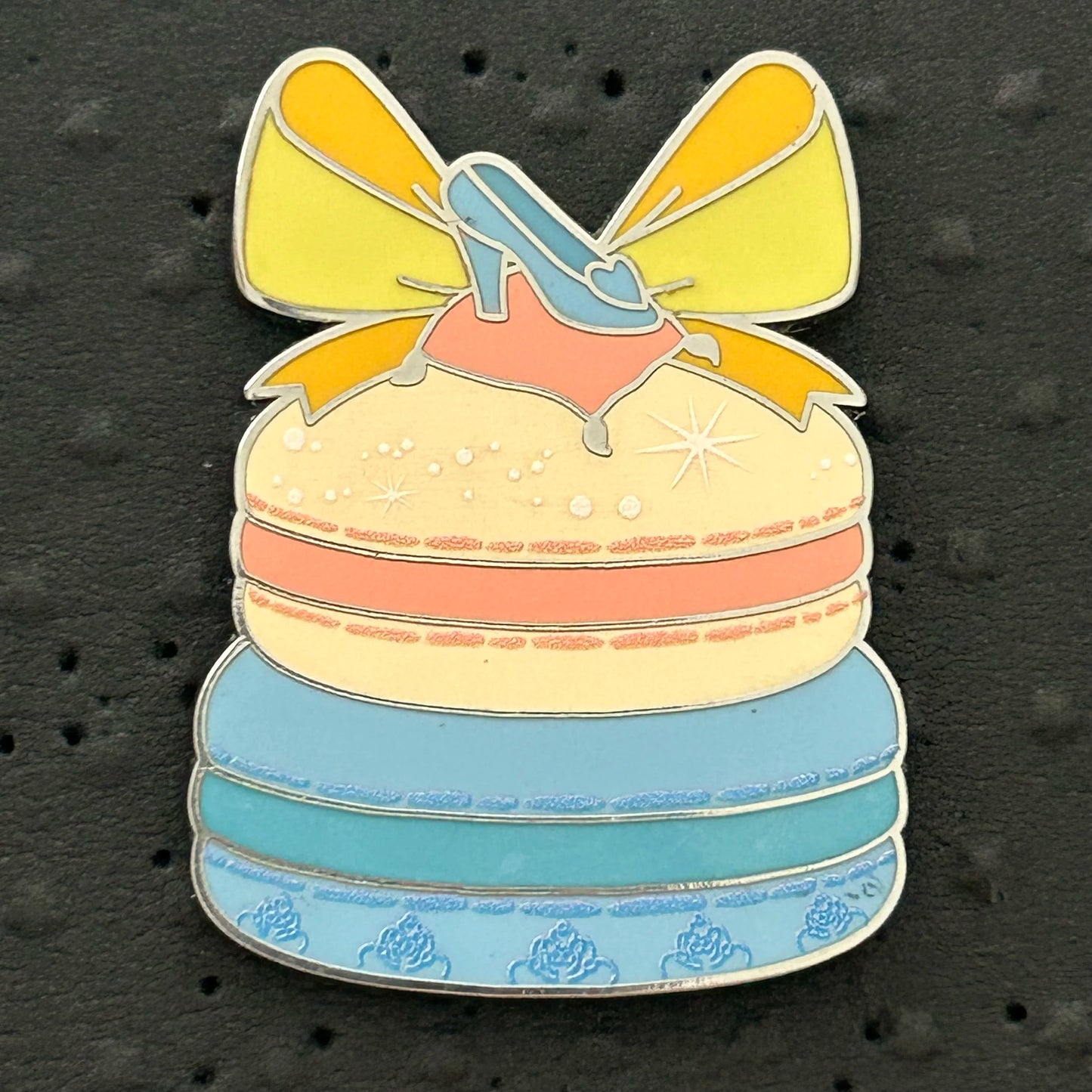 2024 - Cinderella - Puff Pastry - Disney Pin