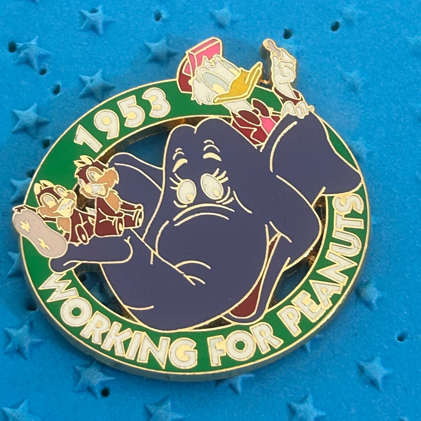 2001 - Working For Peanuts - Chip, Dale and Donald Duck - Elephant - Disney Pin
