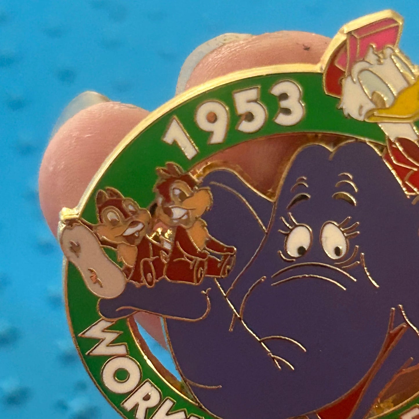 2001 - Working For Peanuts - Chip, Dale and Donald Duck - Elephant - Disney Pin