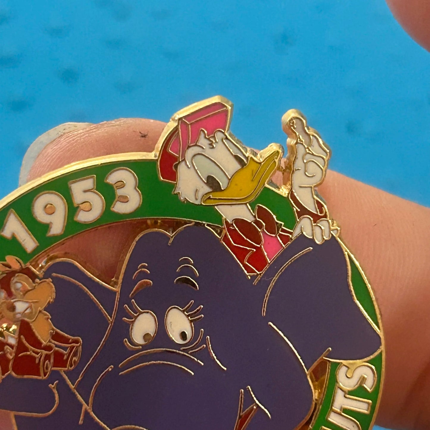 2001 - Working For Peanuts - Chip, Dale and Donald Duck - Elephant - Disney Pin