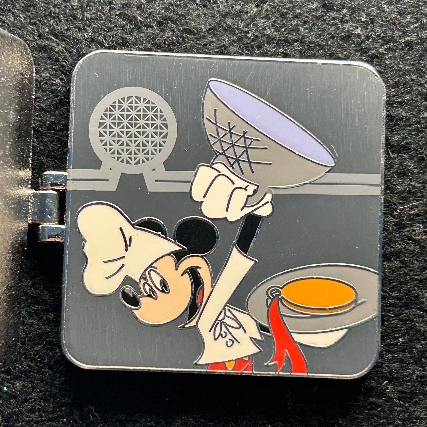 2017 - Mickey Mouse - 13.1 Miles - runDisney - Hinge - LR - Wine and Dine - Disney Pin
