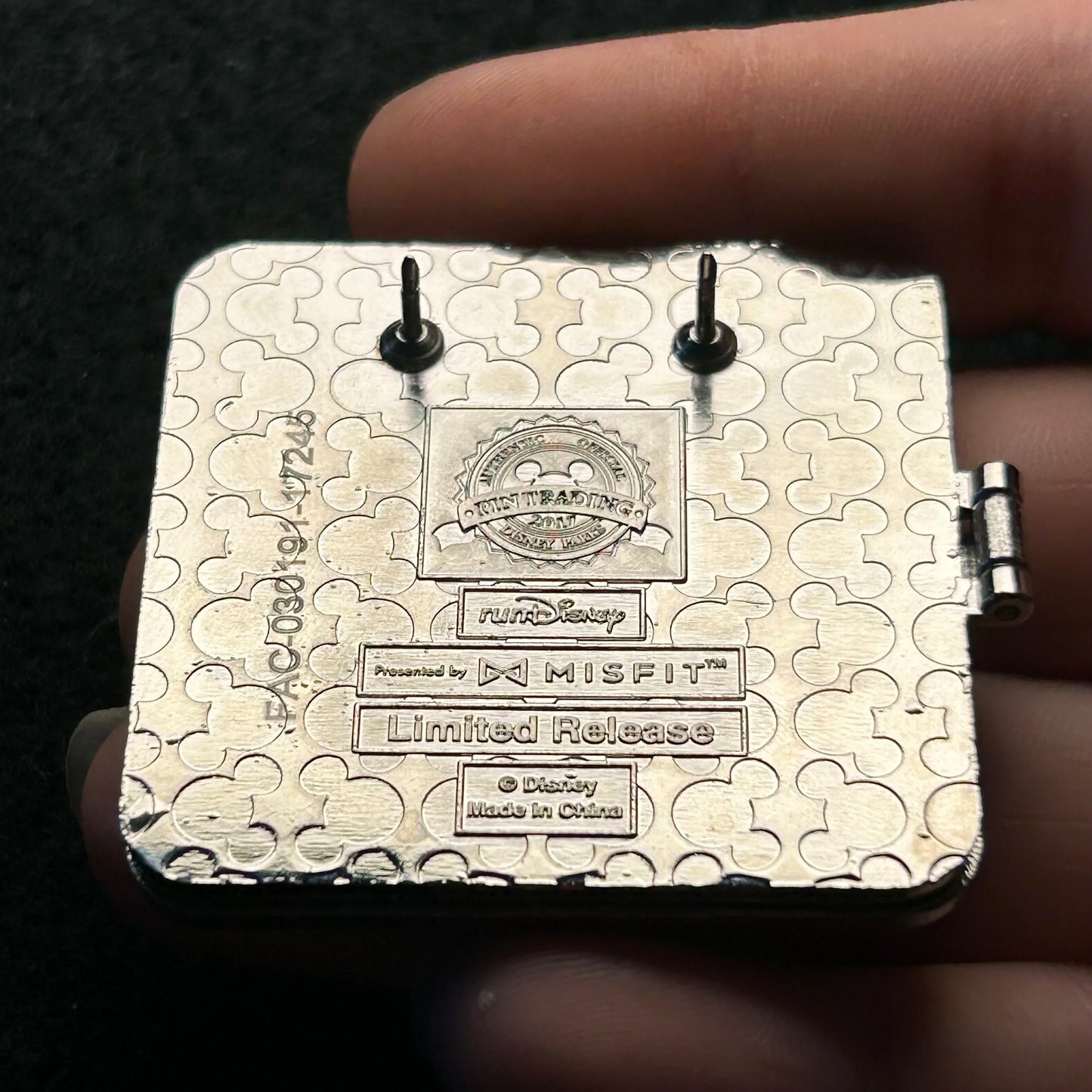 2017 - Mickey Mouse - 13.1 Miles - runDisney - Hinge - LR - Wine and Dine - Disney Pin