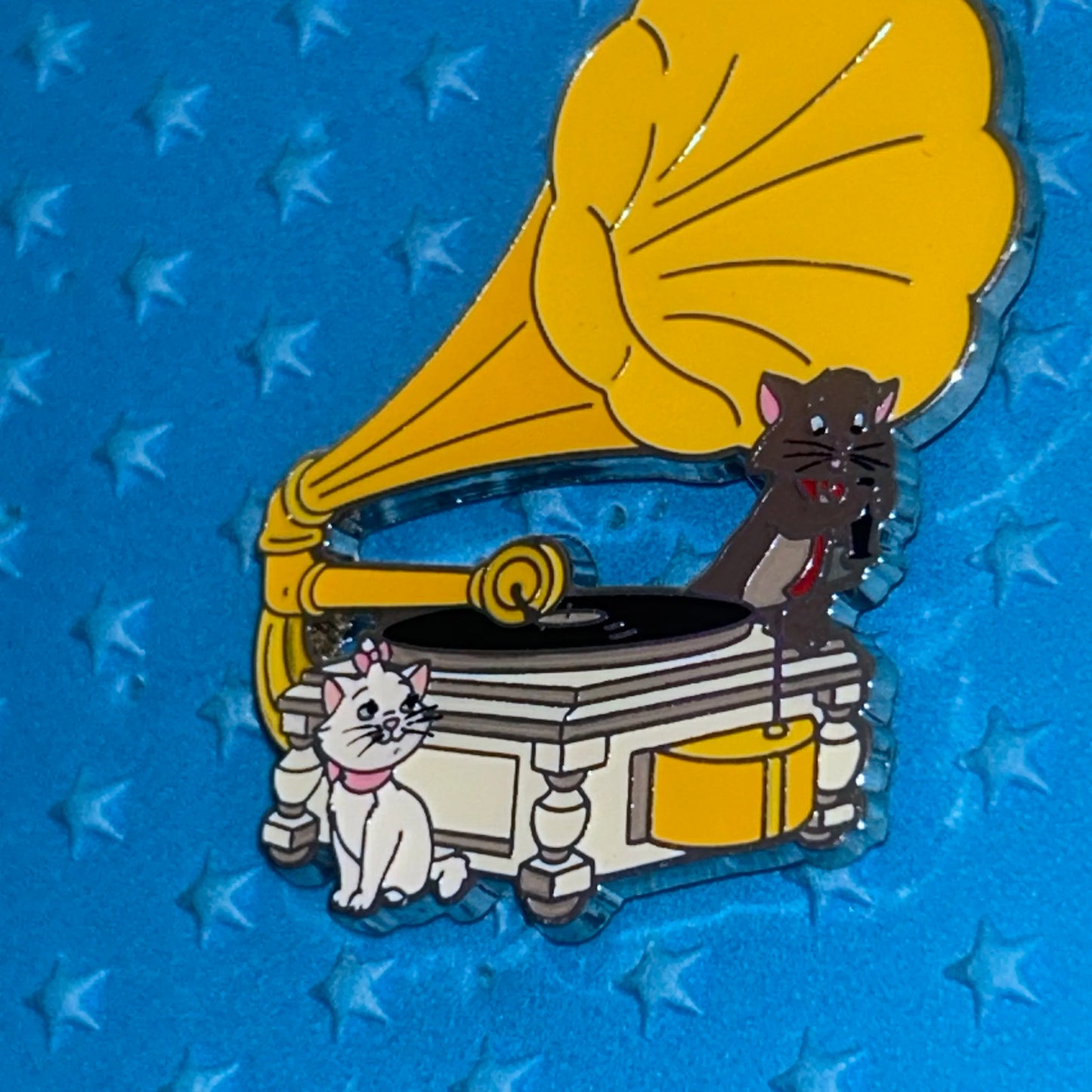 2023 - Marie and Berlioz - Aristocats - Record Player - Disney Pin