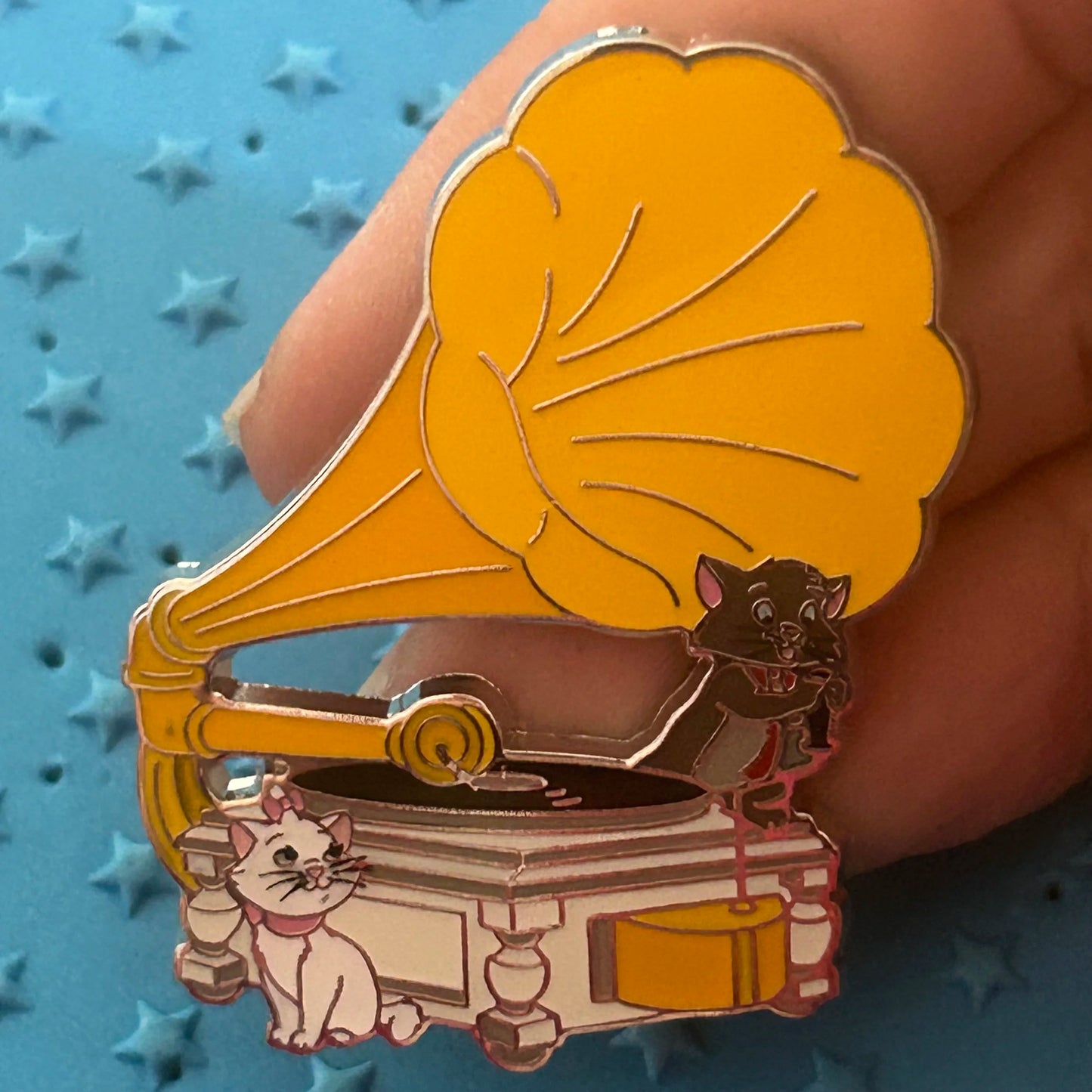 2023 - Marie and Berlioz - Aristocats - Record Player - Disney Pin