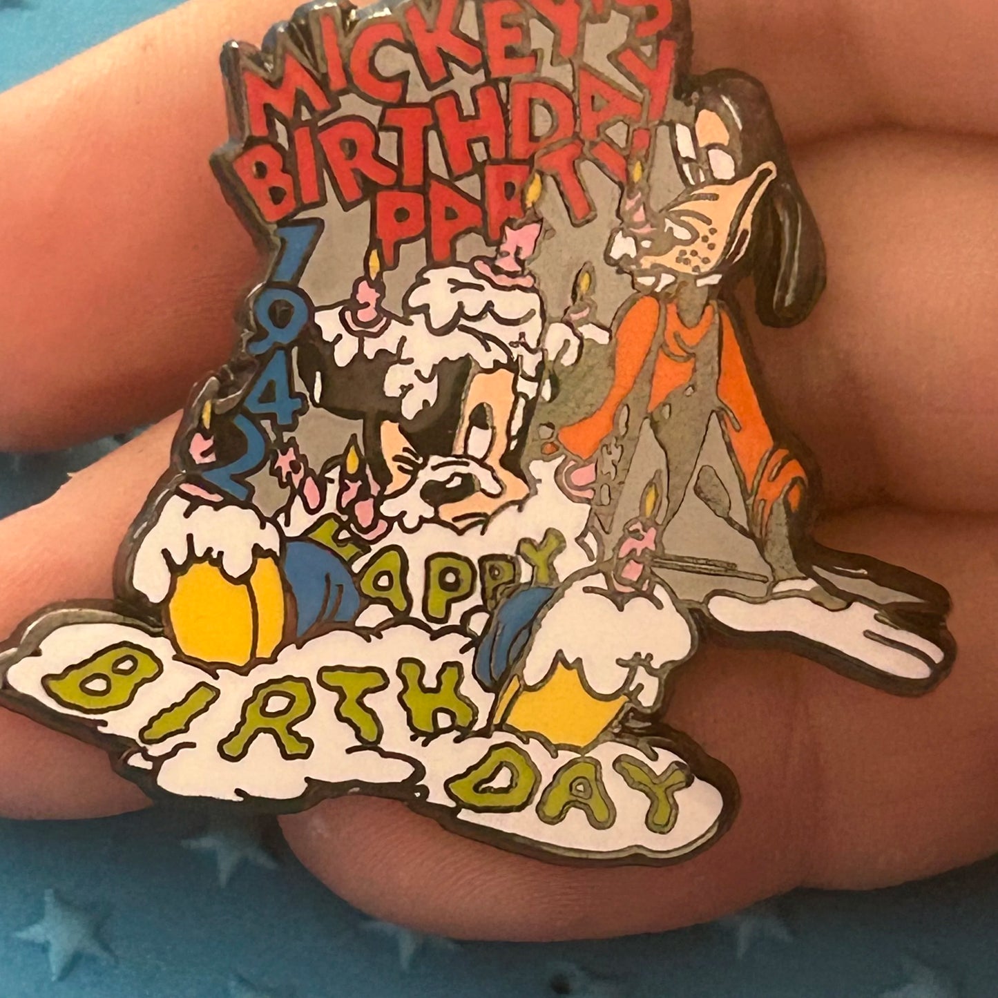 2001 - Mickey Mouse and Goofy - Birthday Party - Disney Pin