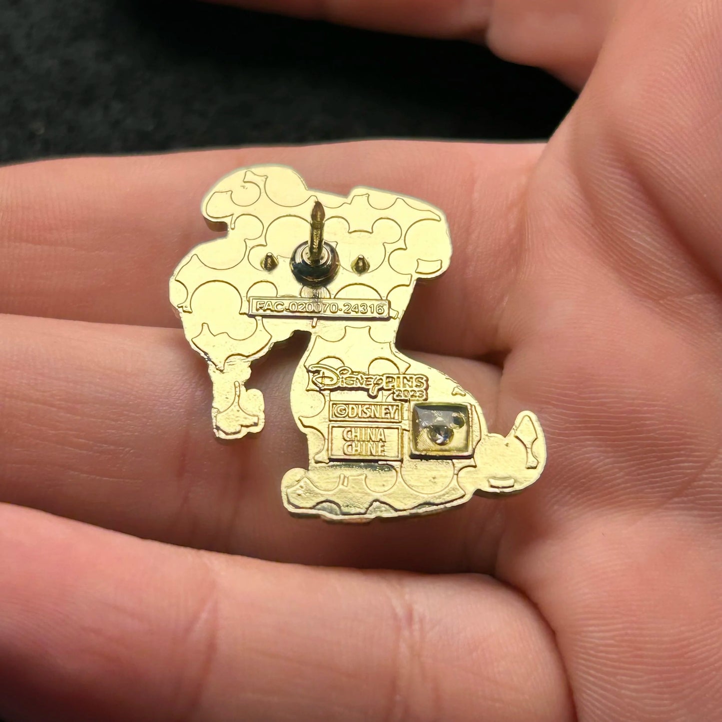 2023 - Dog Holding Keys - Pirates of the Caribbean - Booster Series - Disney Pin