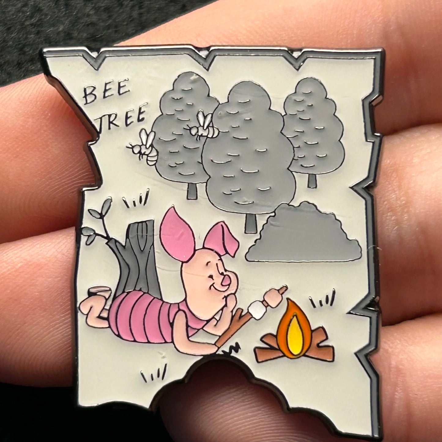 Loungefly - Piglet roasting Marshmallow’s - Winnie the Pooh - Mystery Pin