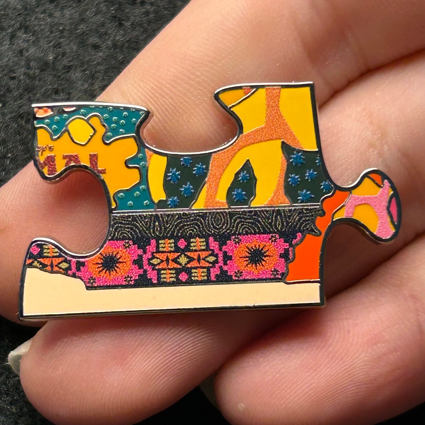 2023 - Animal Kingdom - Puzzle Piece - Mystery Pin