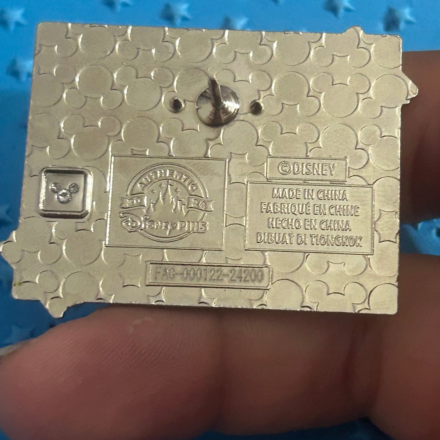 2024 - Stitch Holding Blender - Photos - Disney Pin