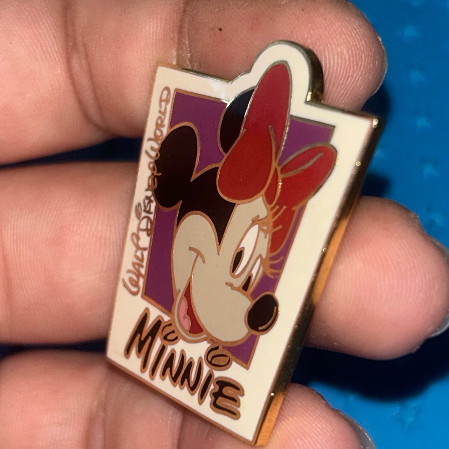 2006 - Minnie Mouse - Autograph - DLR - Colorful Box Character's - Pin