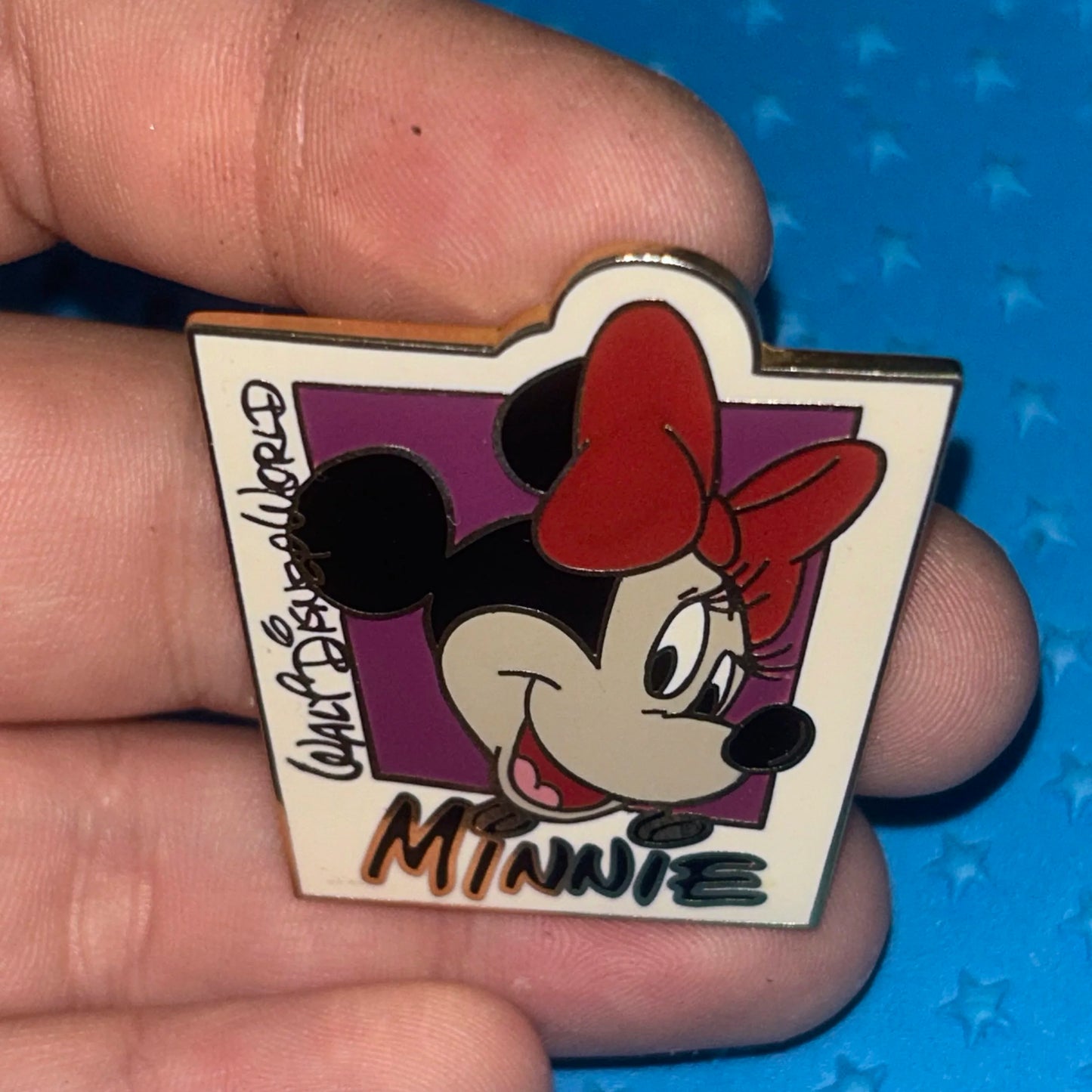 2006 - Minnie Mouse - Autograph - DLR - Colorful Box Character's - Pin