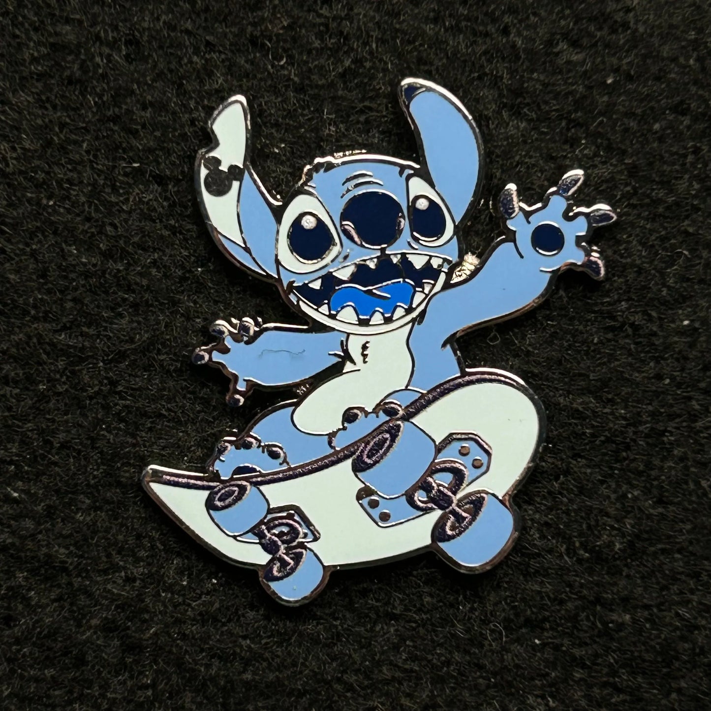 2025 - Stitch on Skateboard - Blue Series - WDW - Hidden Disney Pin