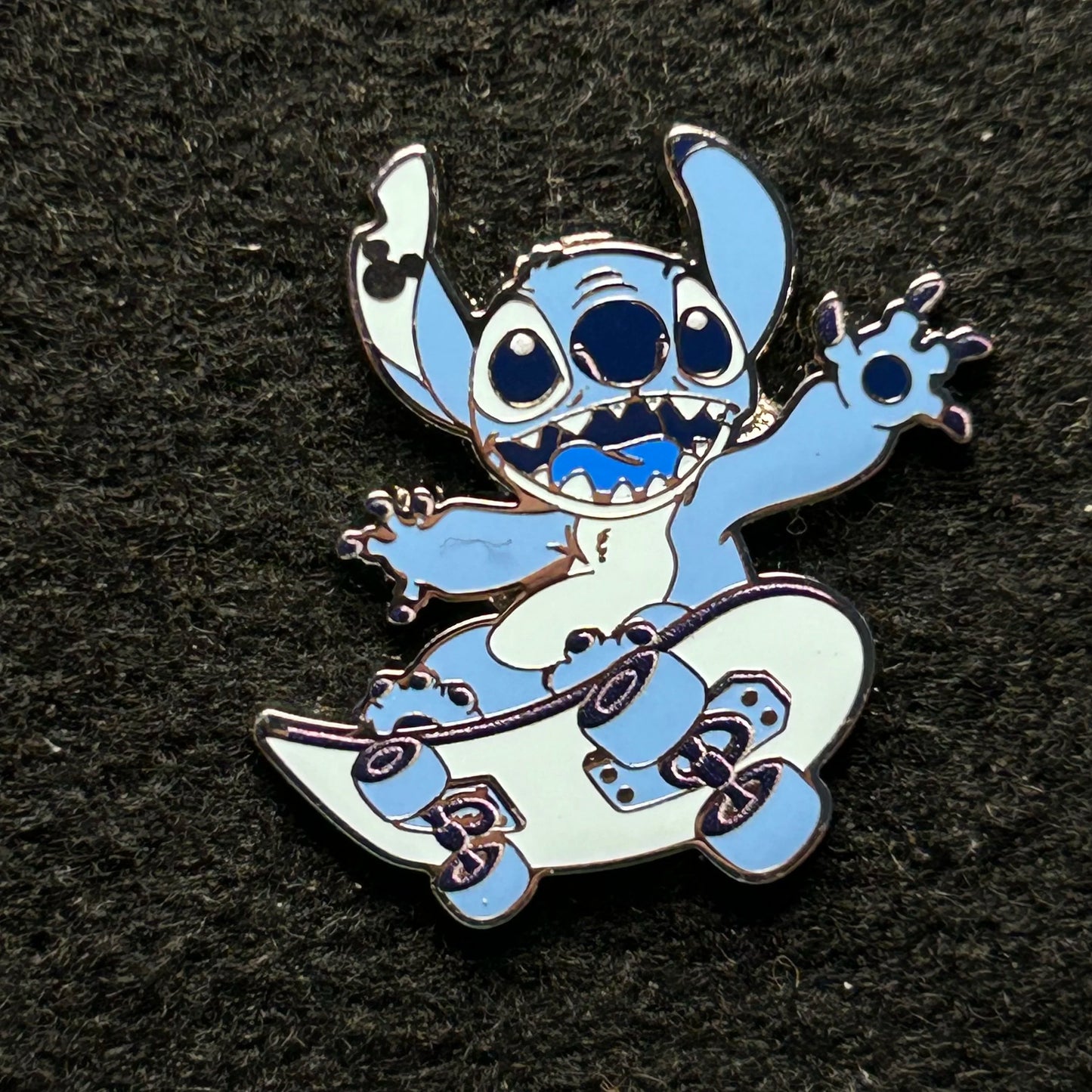 2025 - Stitch on Skateboard - Blue Series - WDW - Hidden Disney Pin