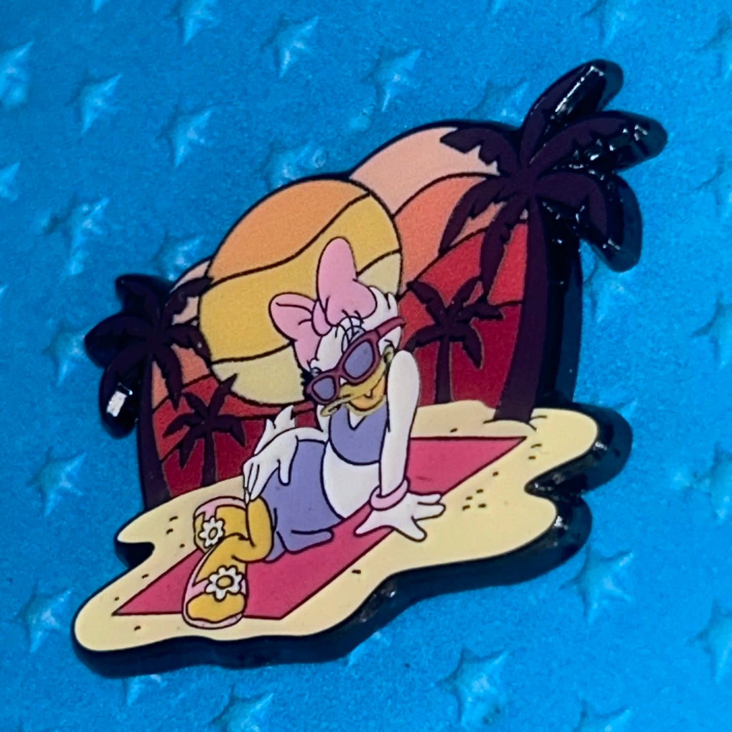 2024 - Loungefly - Daisy Duck - Lounging on Beach - Sunset - Disney Pin