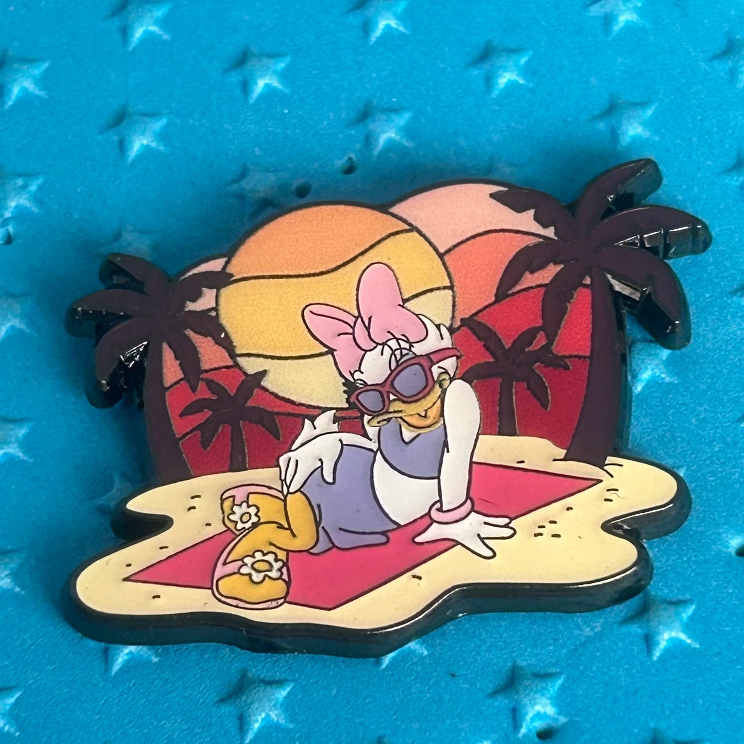 2024 - Loungefly - Daisy Duck - Lounging on Beach - Sunset - Disney Pin