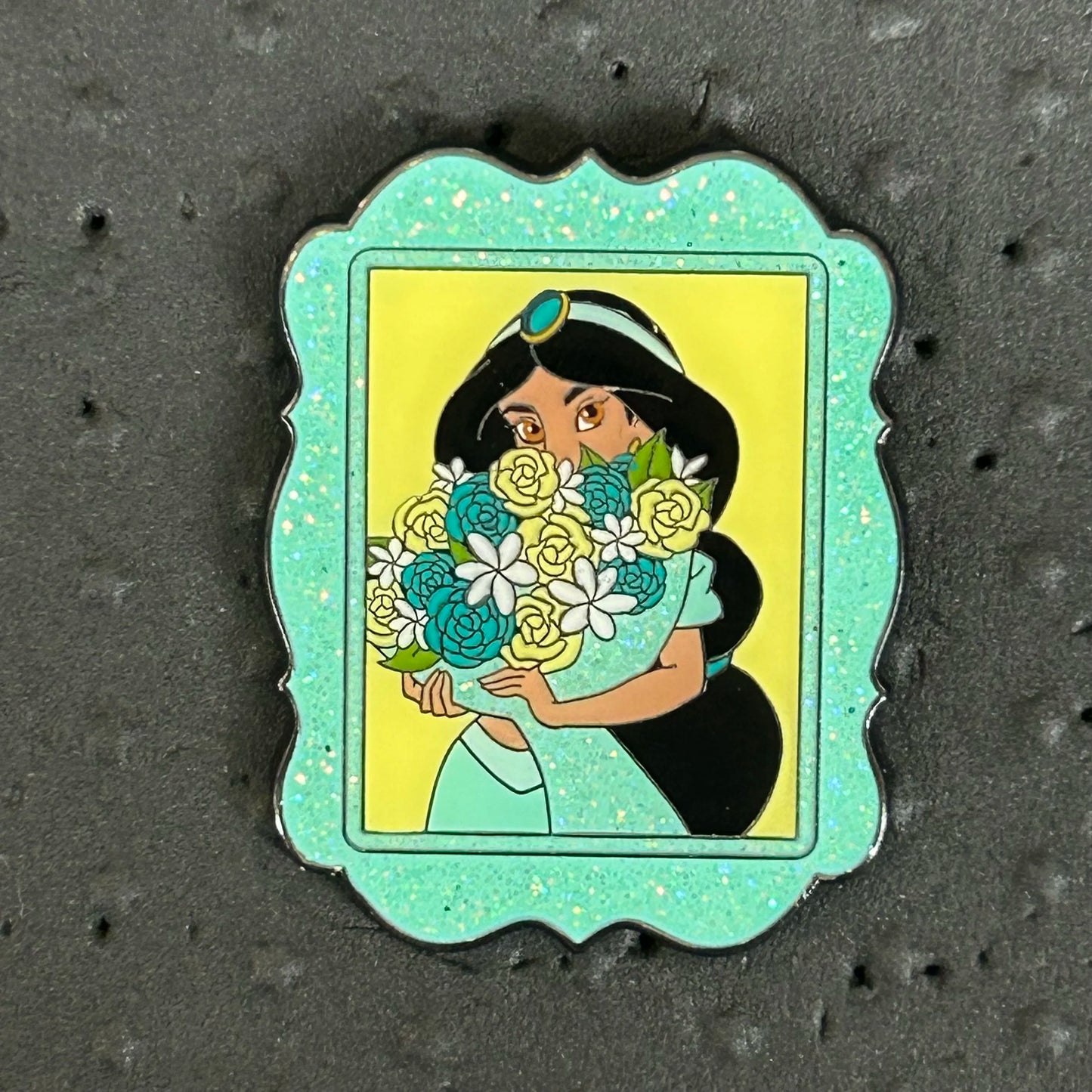 Loungefly - Jasmine - Holding Flowers - Disney Pin