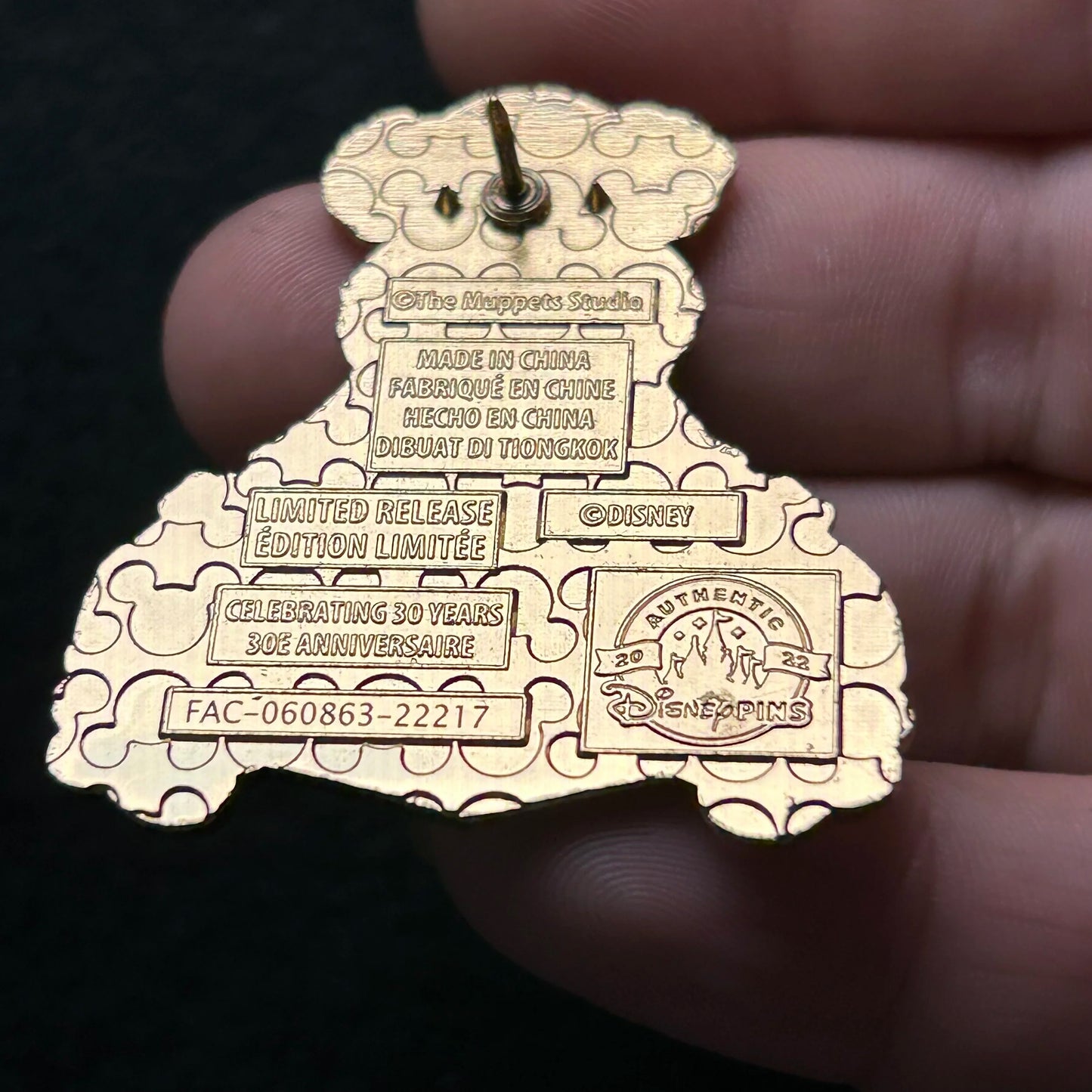 2022 - Fozzie Bear - Muppets Studio - Christmas Caroling - LR - Disney Pin