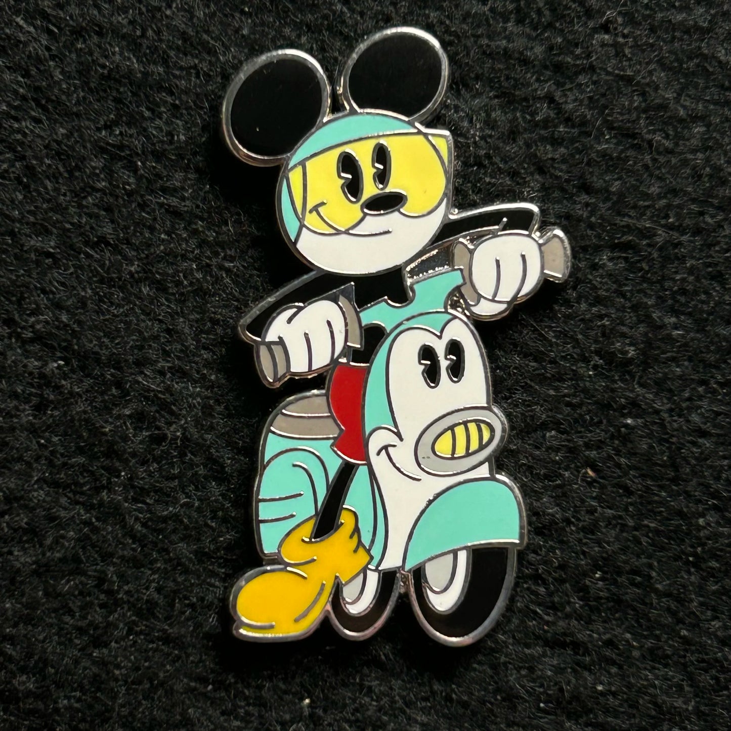 2024 - Mickey Mouse on Vespa - Booster Series - Disney Pin