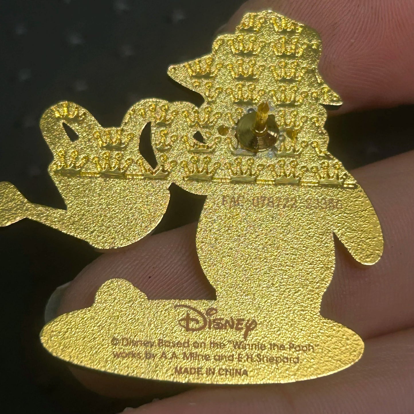 Loungefly - Winnie the Pooh - Gardener - Watering Flower - Disney Pin