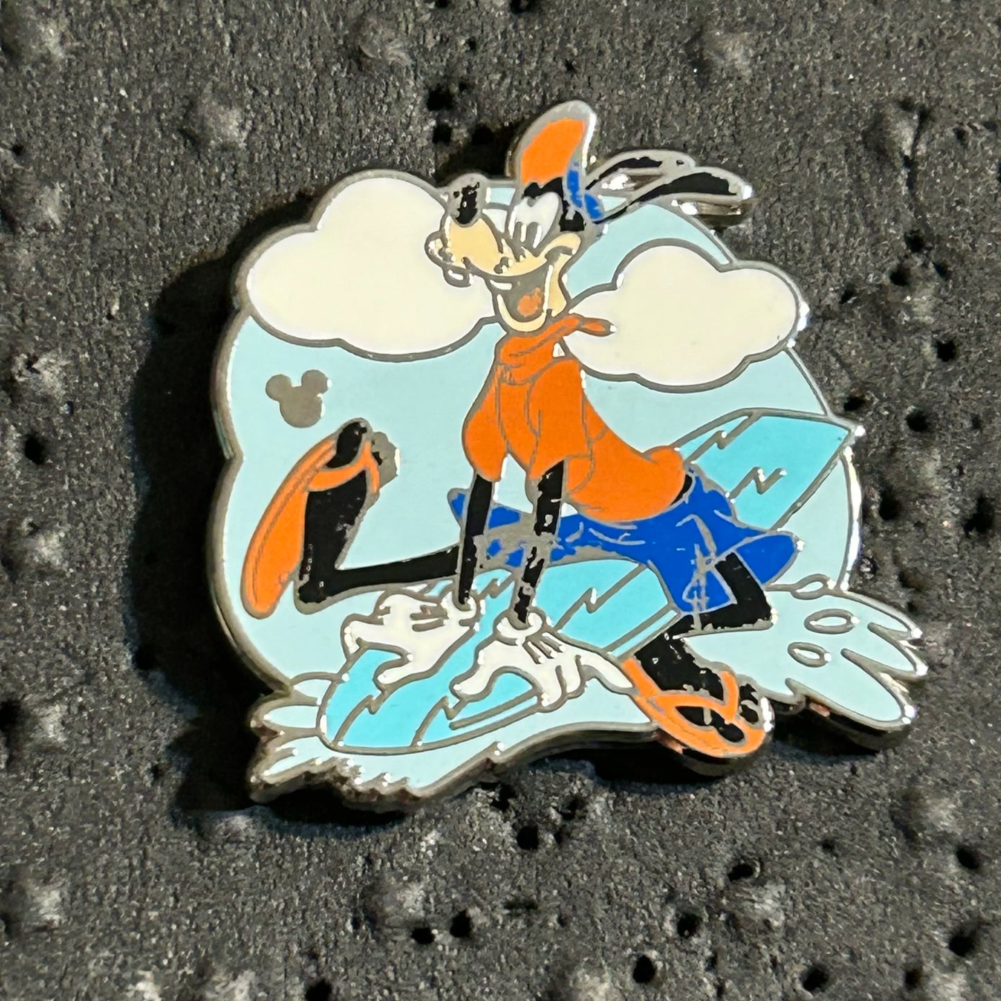 2020 - Goofy - DLR - Surfing on a Wave - Hidden Mickey - Disney Pin