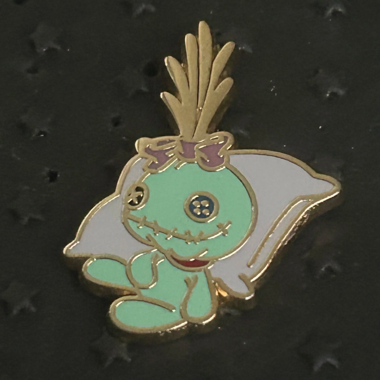 2010 - Scrump on Pillow - Lilo and Stitch - Disney Pin