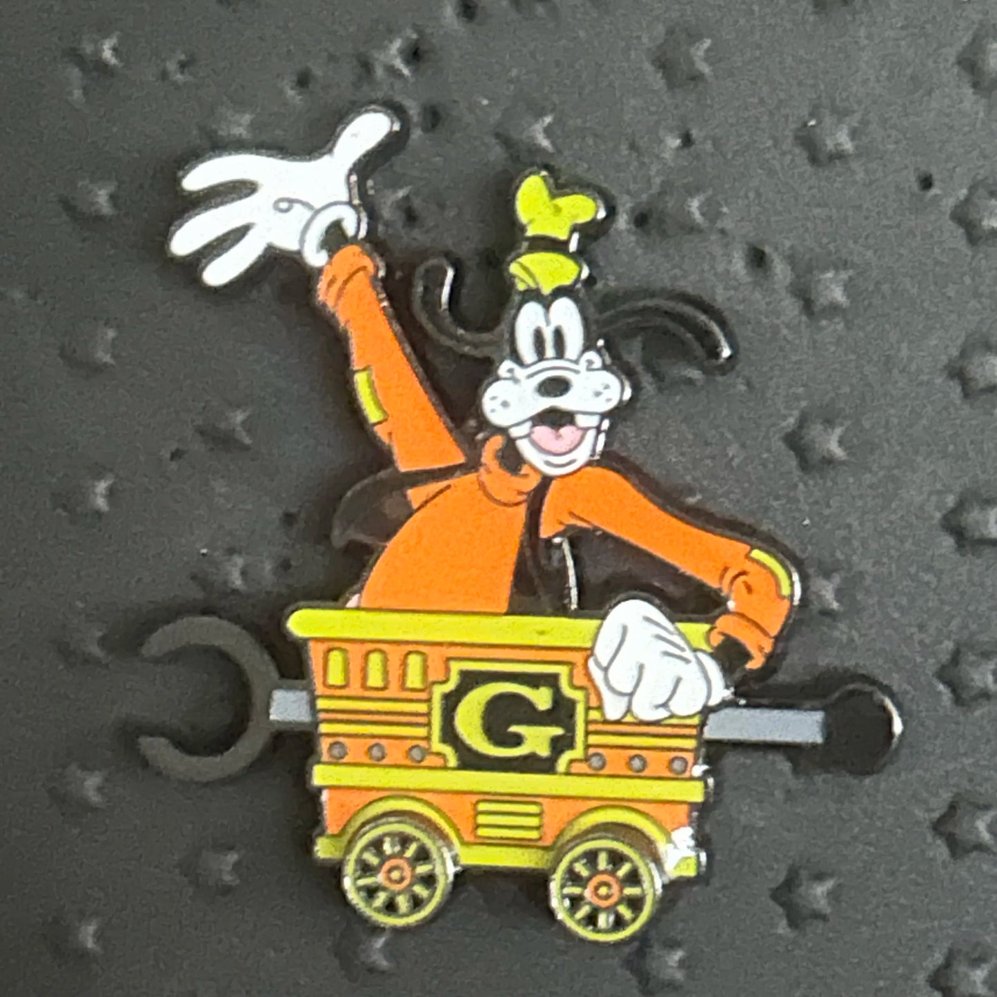 2023 - Loungefly - Goofy - Mickey and Friends - Spinning Wheels - Train - Mystery Pin