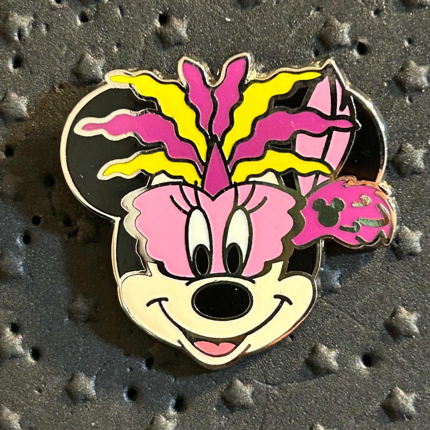 2015 - Minnie Mouse - Mardi Gras - DLR - Hidden Mickey Pin