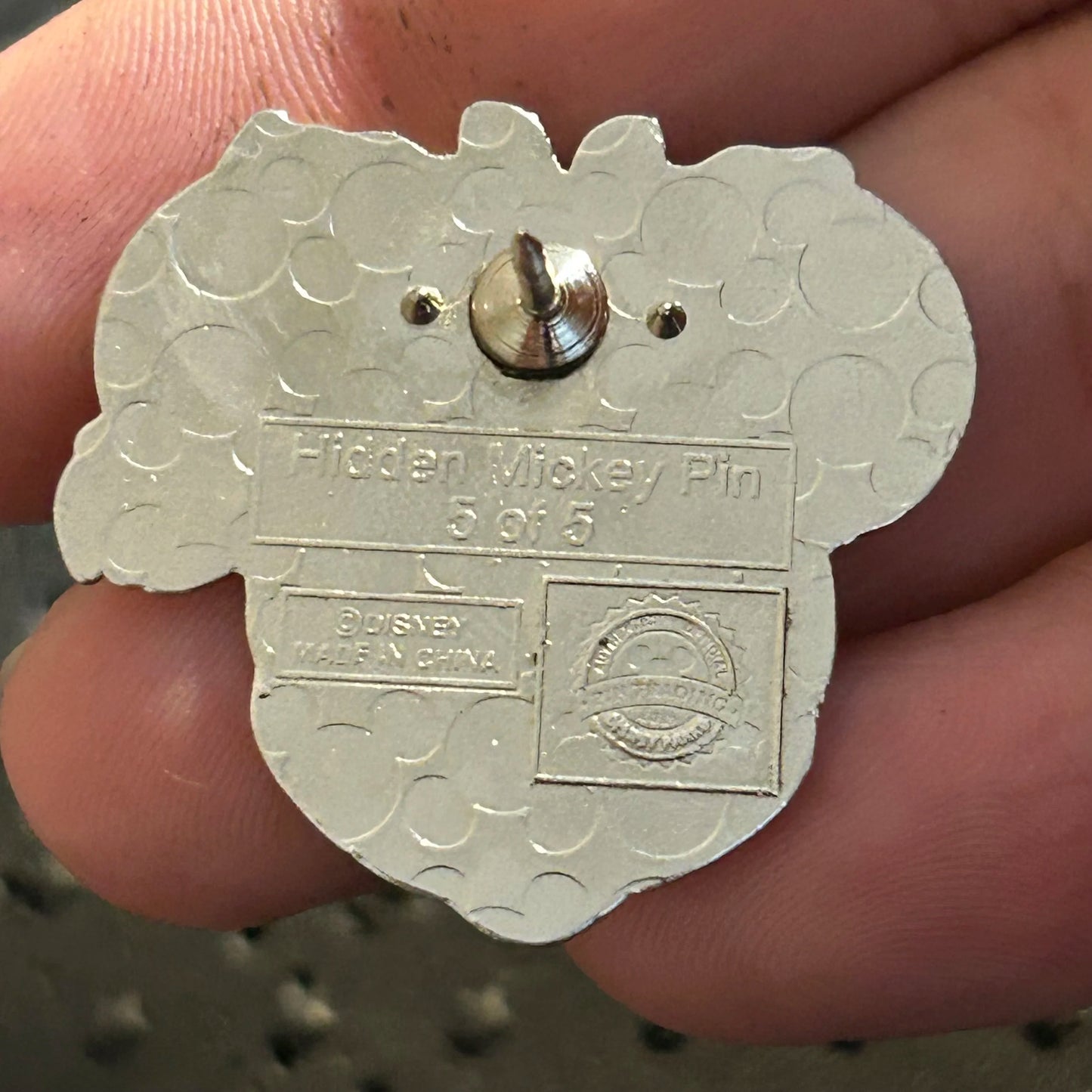 2015 - Minnie Mouse - Mardi Gras - DLR - Hidden Mickey Pin