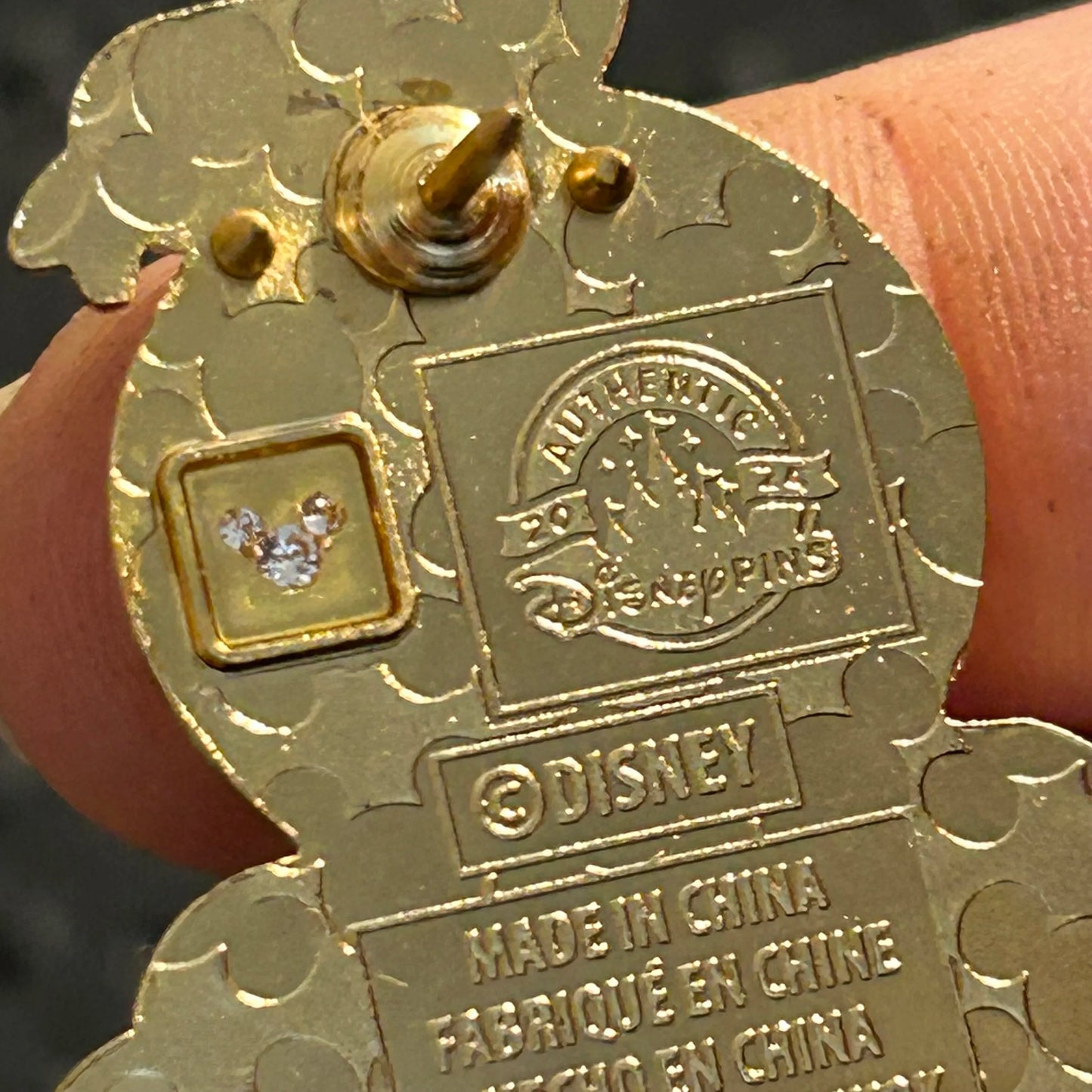 2024 - Donald Duck - Character Fan - Mystery Pin