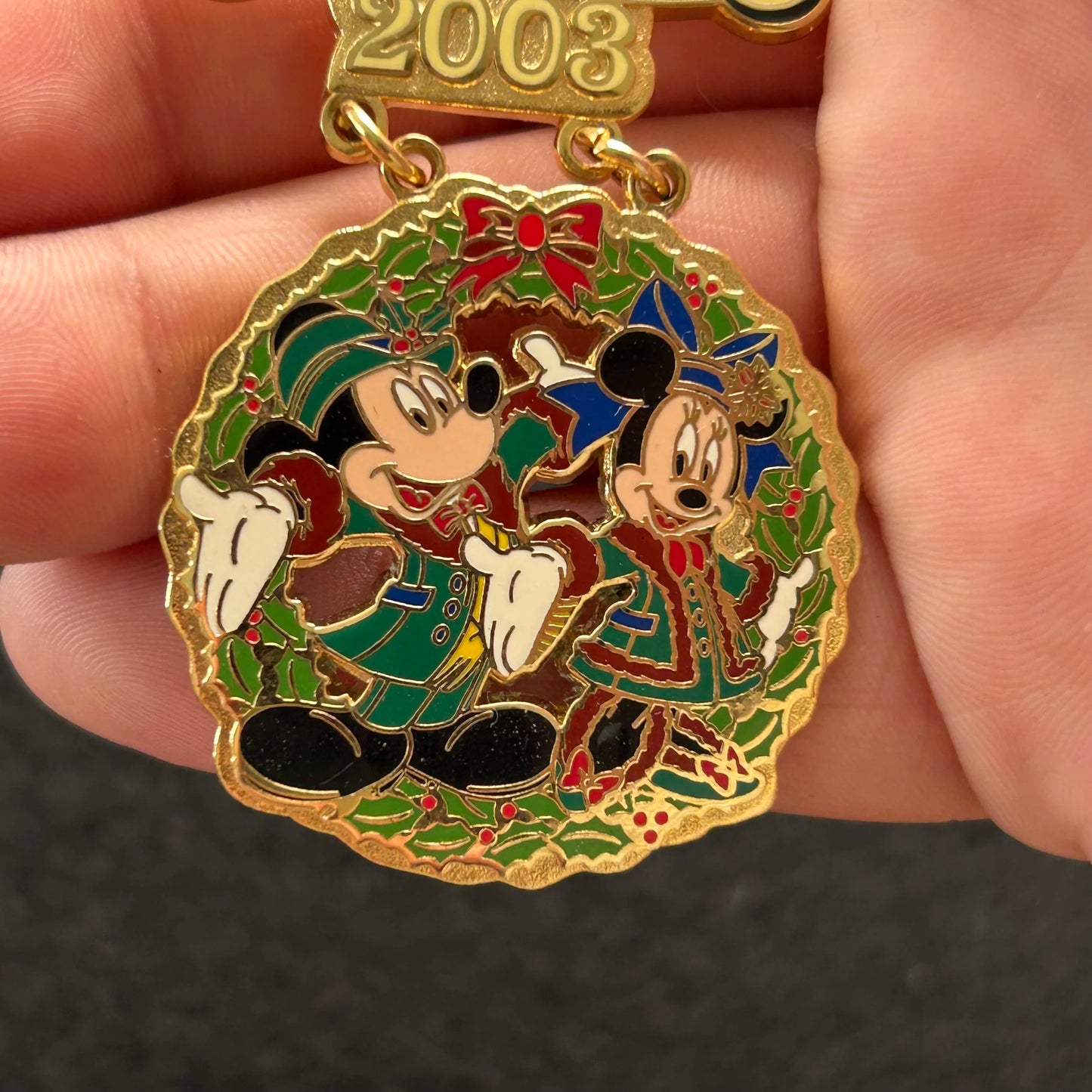2003 - Mickey and Minnie Mouse - Christmas Wreath - Dangle - Disney Pin