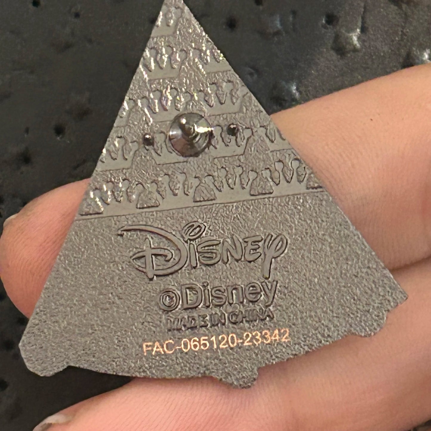 Loungefly - Daisy Duck - Puzzle Piece - Disney Pin