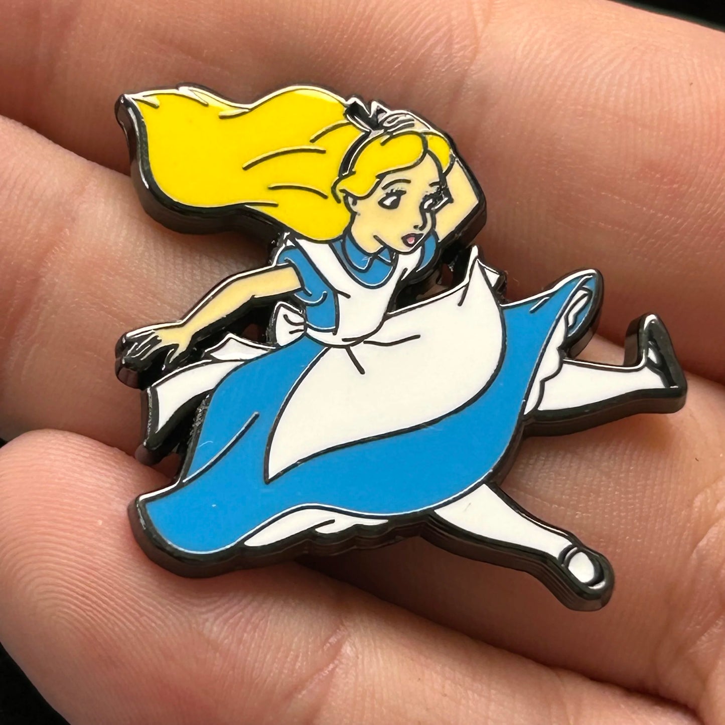 Loungefly - Alice - Falling - Alice in Wonderland - Disney Pin